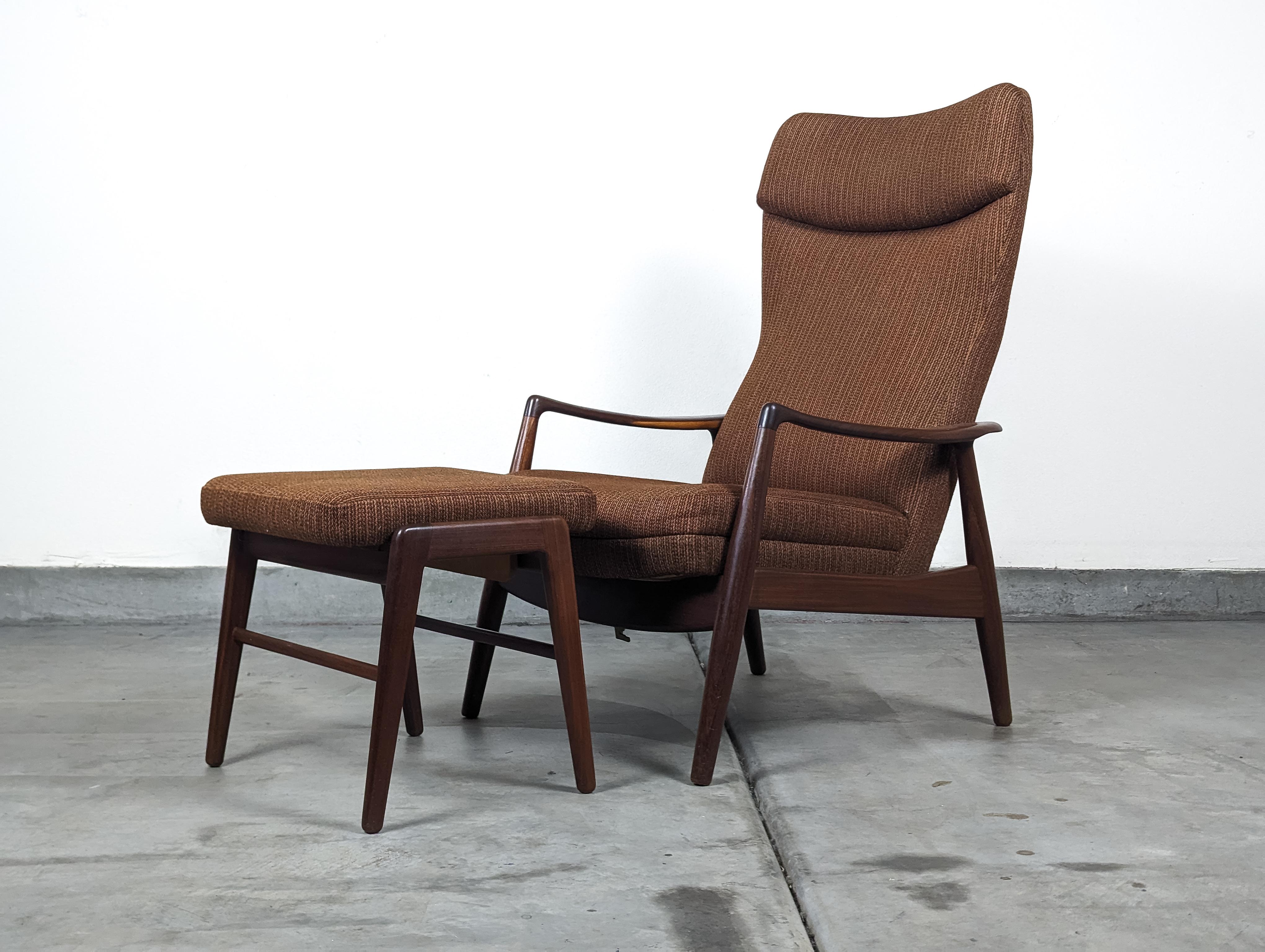 Elevate your living space with this exquisite MS-20 Lounge Chair set by the acclaimed duo, Arnold Madsen & Henry Schubell. Crafted in the late 1960s and sold by the esteemed Bovenkamp, this set is a testament to the timeless allure of mid-century