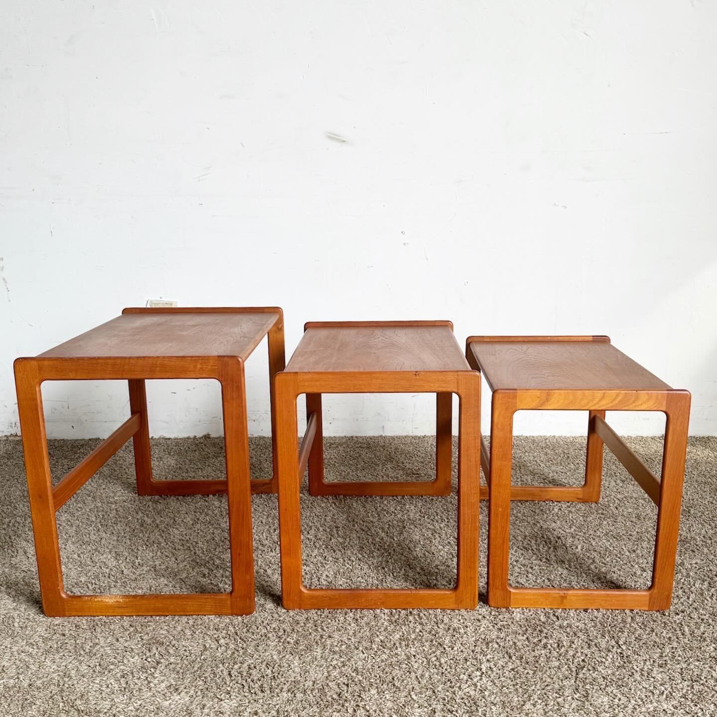 Mid Century Modern Teak Nesting Tables - Set of 3 In Good Condition For Sale In Delray Beach, FL