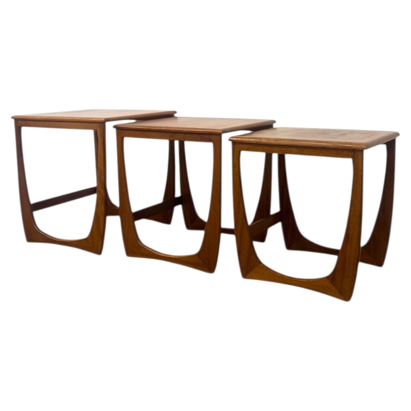 Tables gigognes en teck The Modernity Tables d'appoint de style danois vintage.
