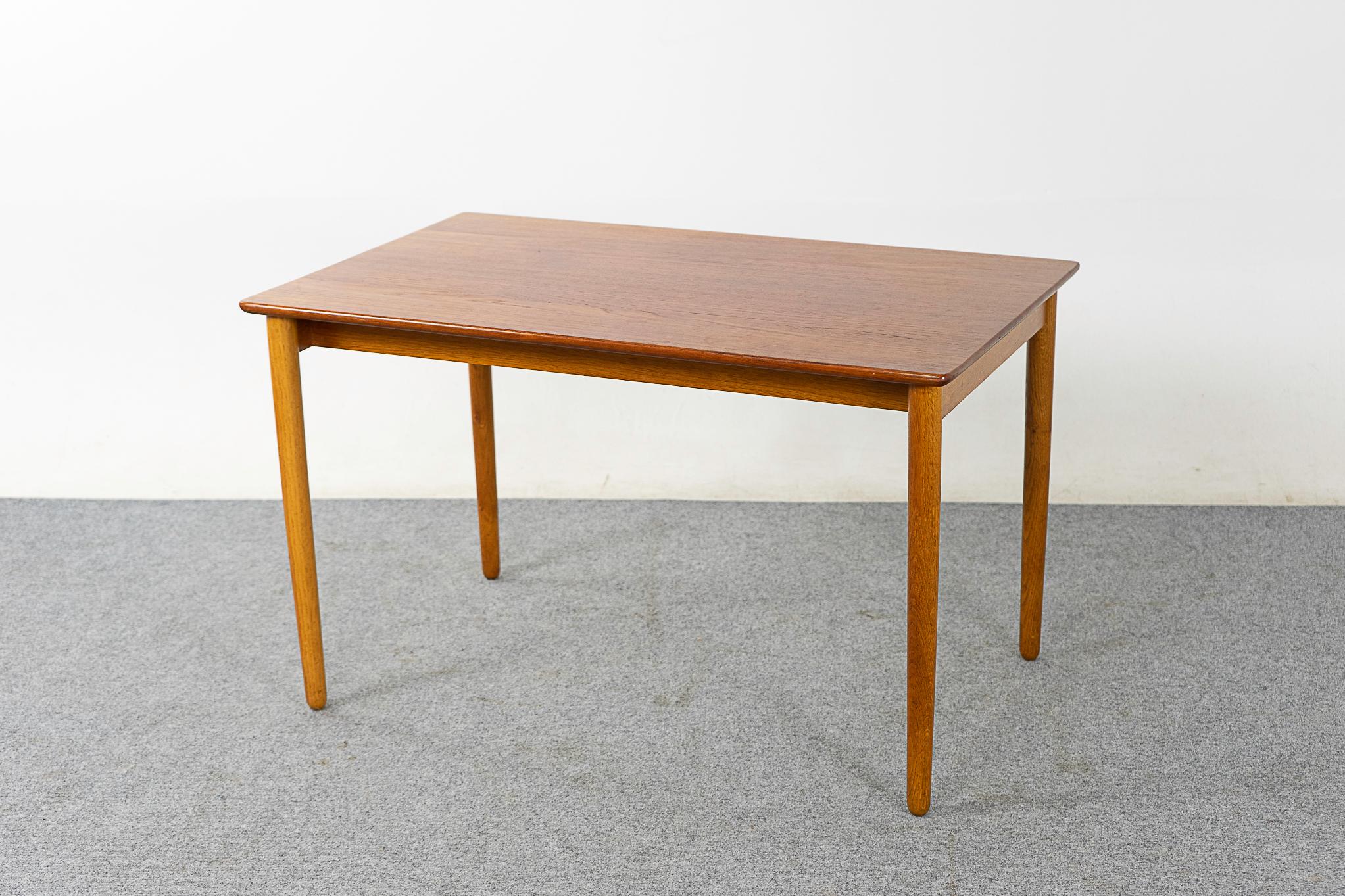 Mid-Century Modern Teak & Oak Coffee Table For Sale 1