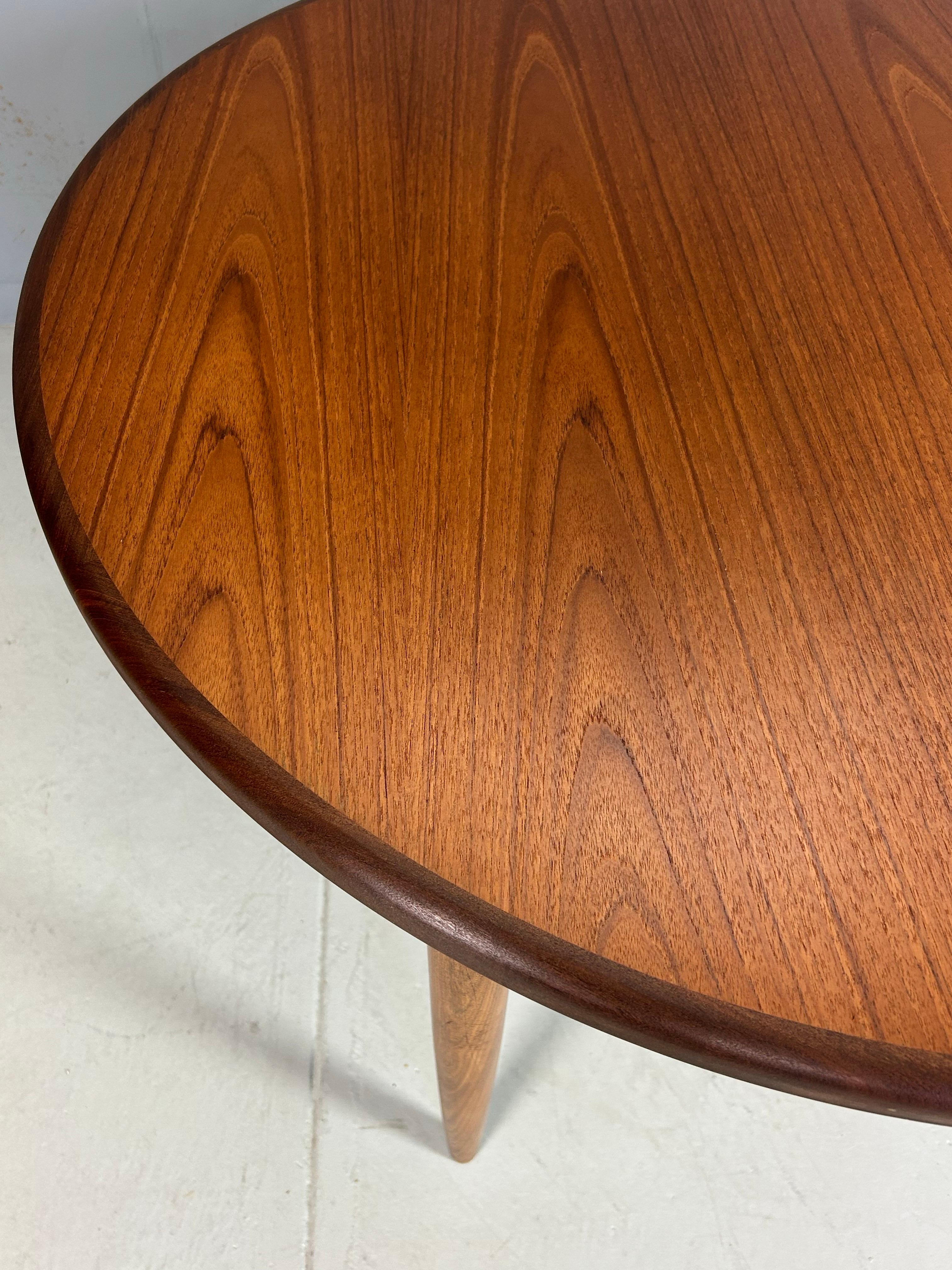 Mid- Century Modern Teak OvalExtendable Dinning Table By G Plan, 1960's For Sale 5