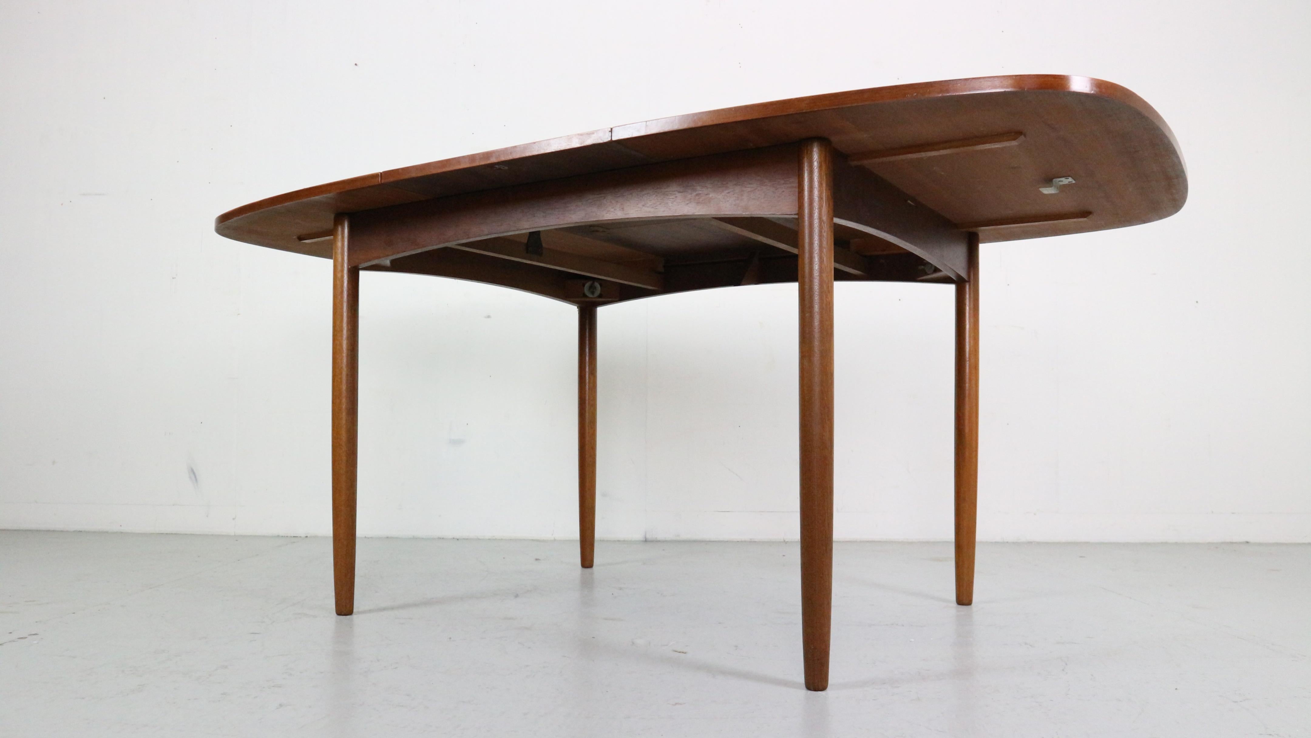 Ovaler ausziehbarer Esstisch aus Teakholz von G Plan, Mid-Century Modern, 1960er Jahre im Angebot 7