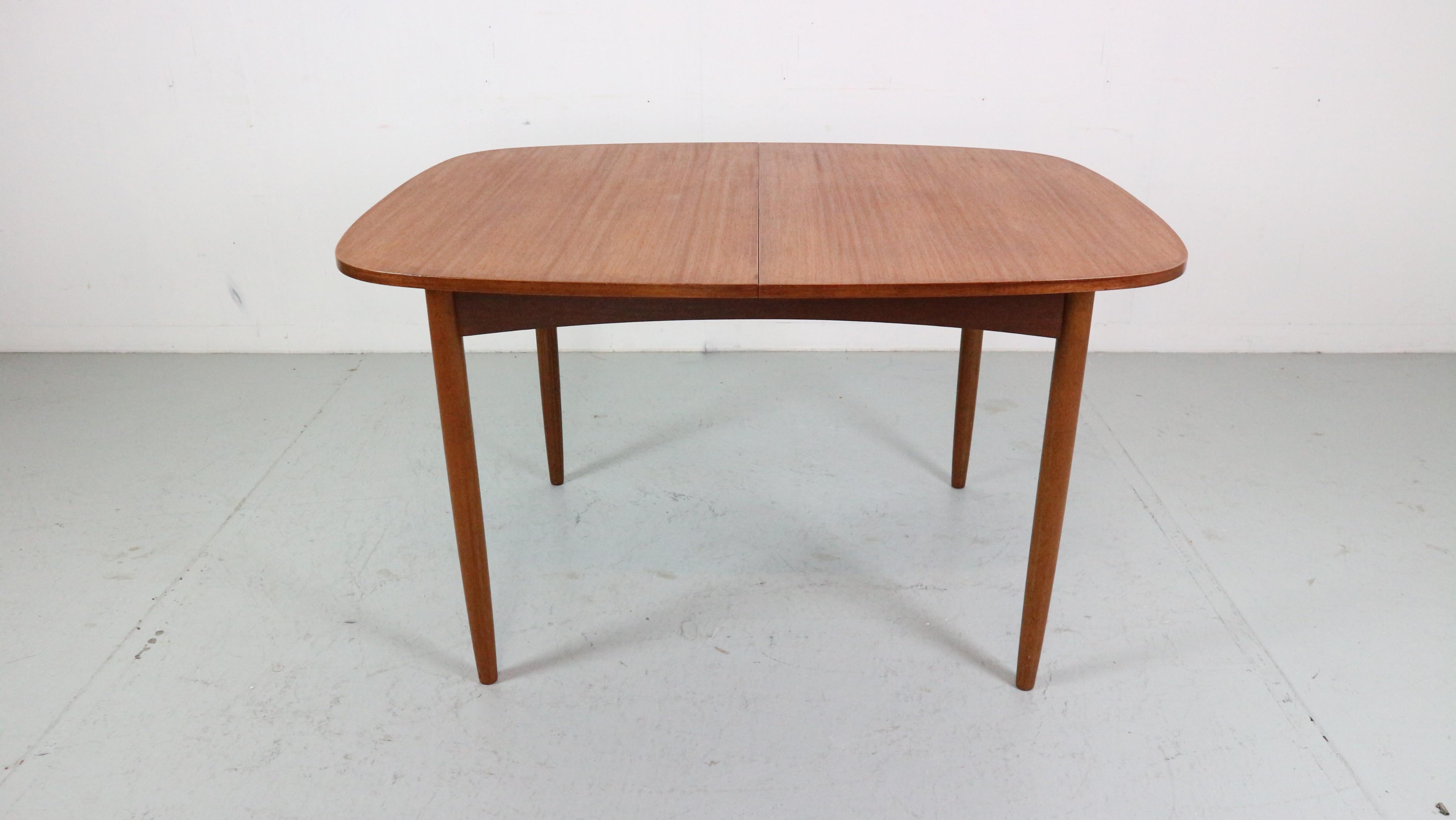 Ovaler ausziehbarer Esstisch aus Teakholz von G Plan, Mid-Century Modern, 1960er Jahre im Angebot 10