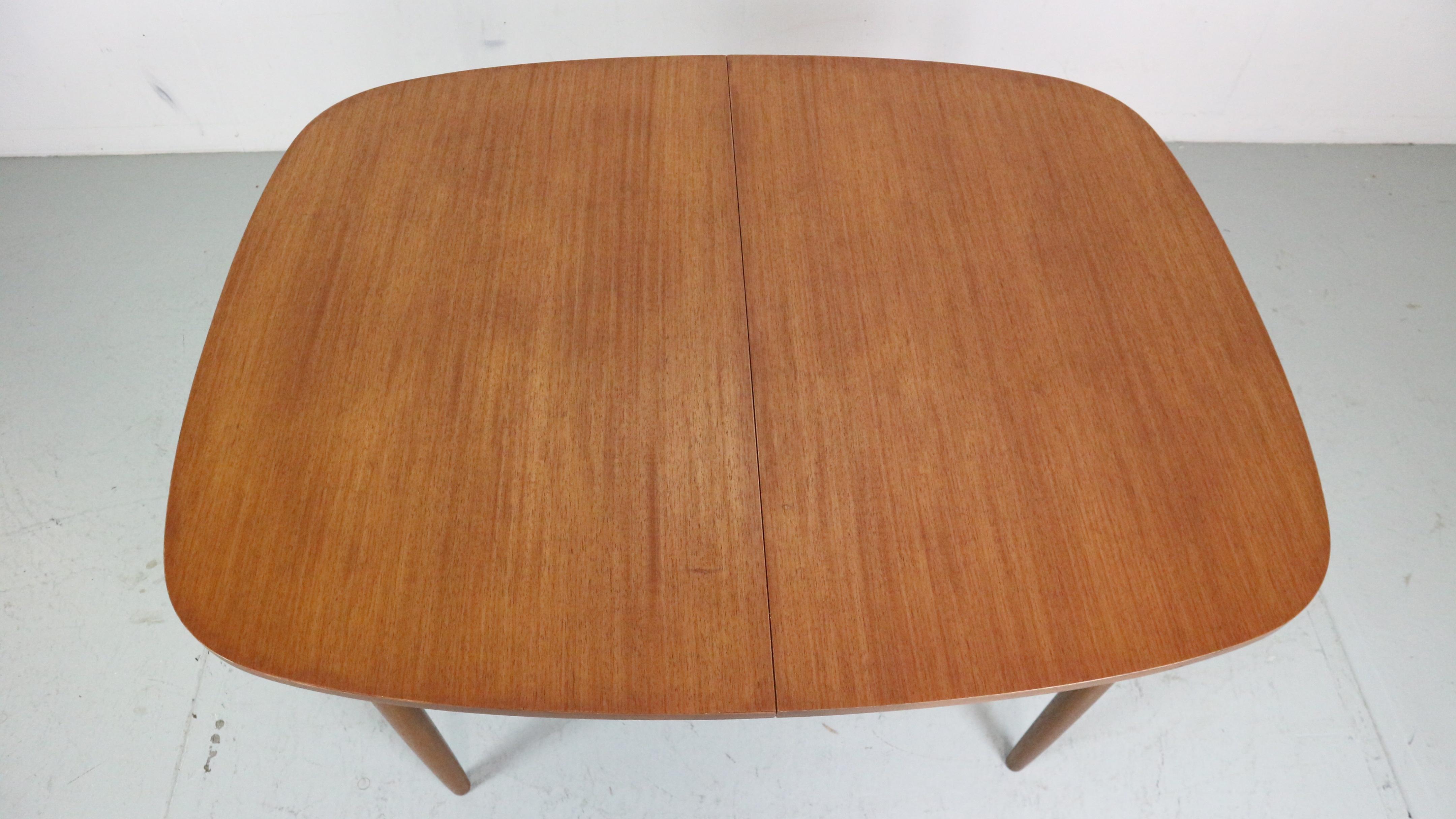 Ovaler ausziehbarer Esstisch aus Teakholz von G Plan, Mid-Century Modern, 1960er Jahre im Angebot 13
