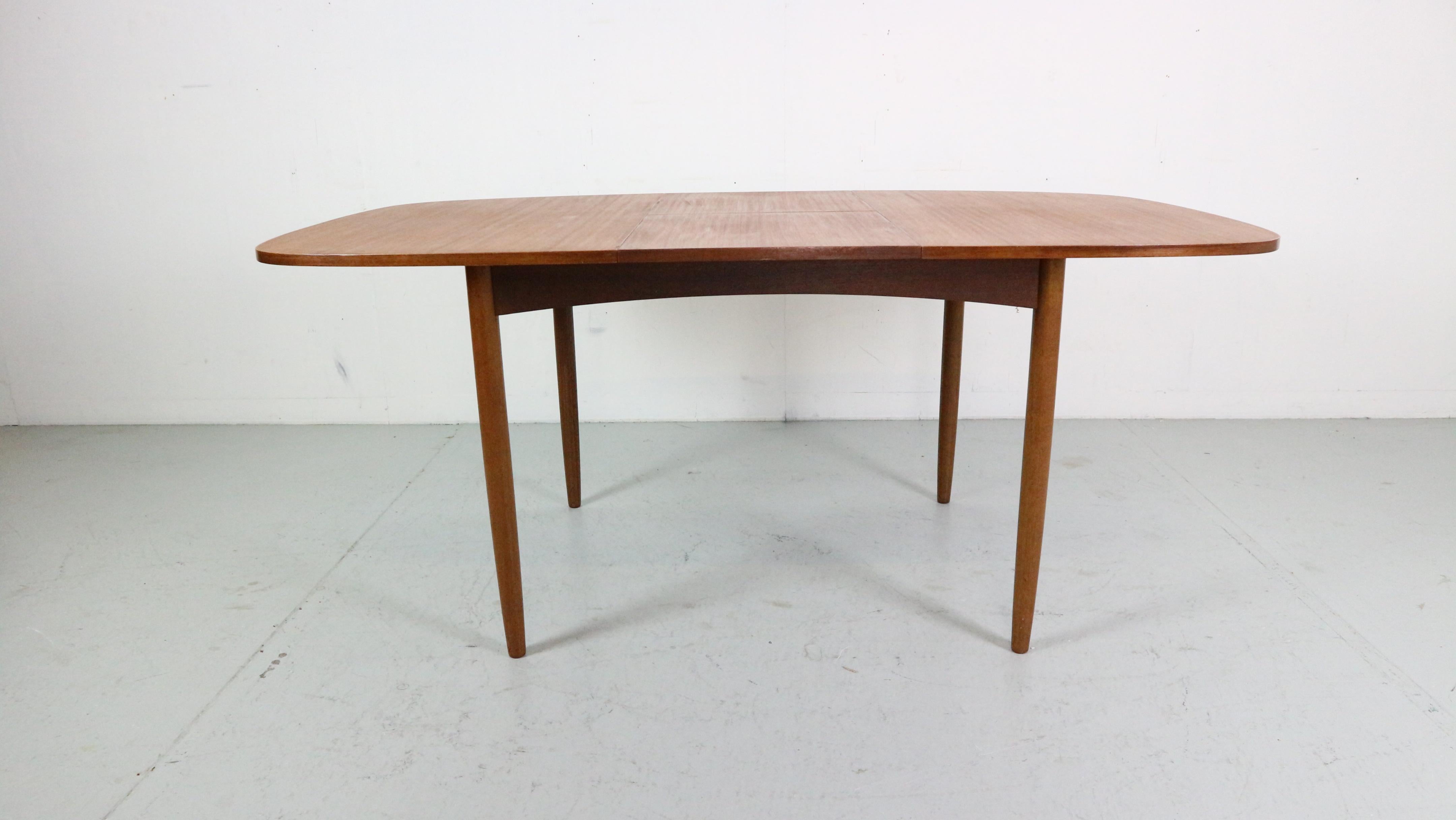 Mid- Century modern period dining room table manufactured and design by famous English furniture maker G Plan, circa 1960's.

Table is made of teak wood and teak veneer.
Has a beautiful oval shape.
Dimensions: W-128cm H-73cm D-99cm.
When extendable-