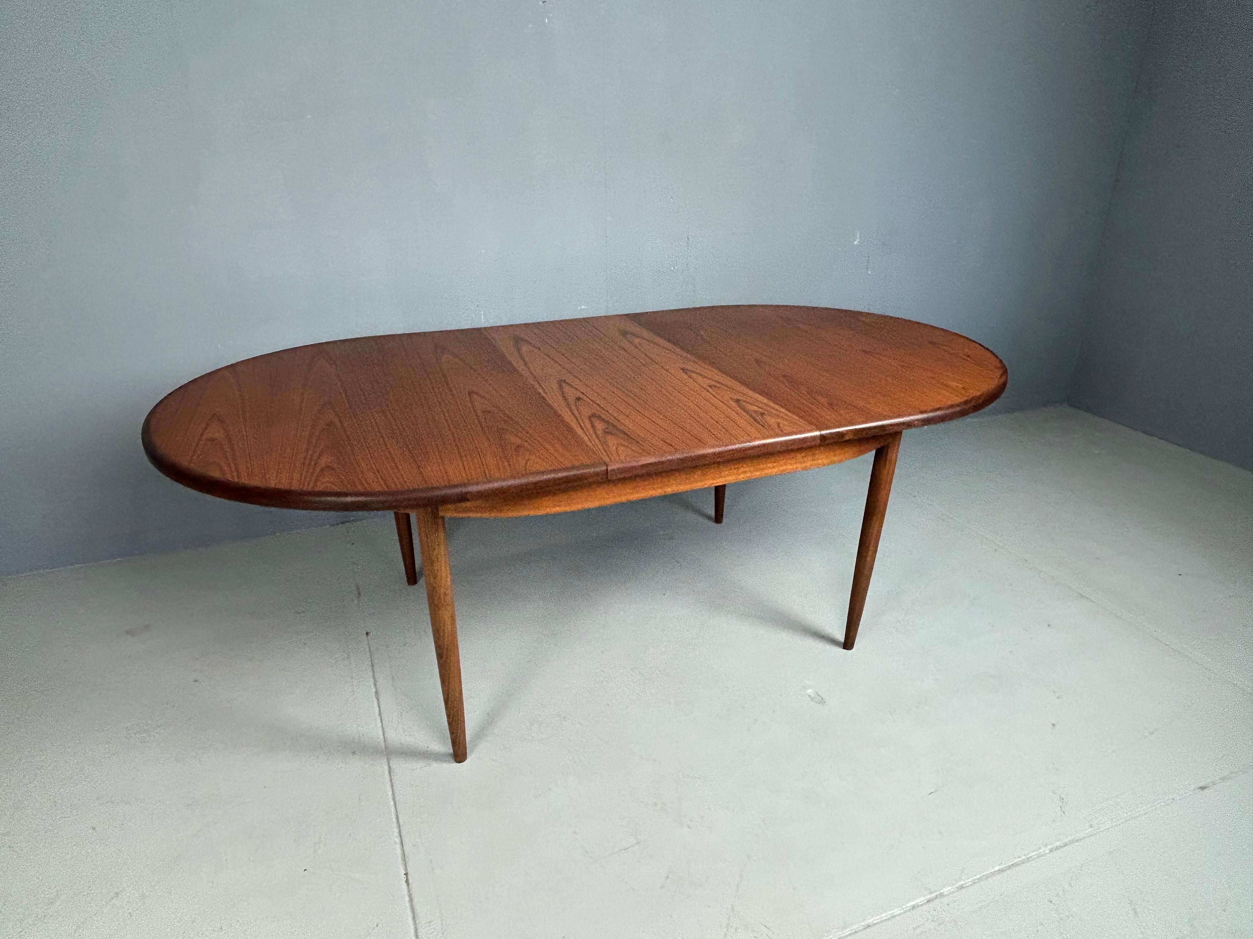 Mid- Century Modern Teak OvalExtendable Dinning Table By G Plan, 1960's For Sale 1
