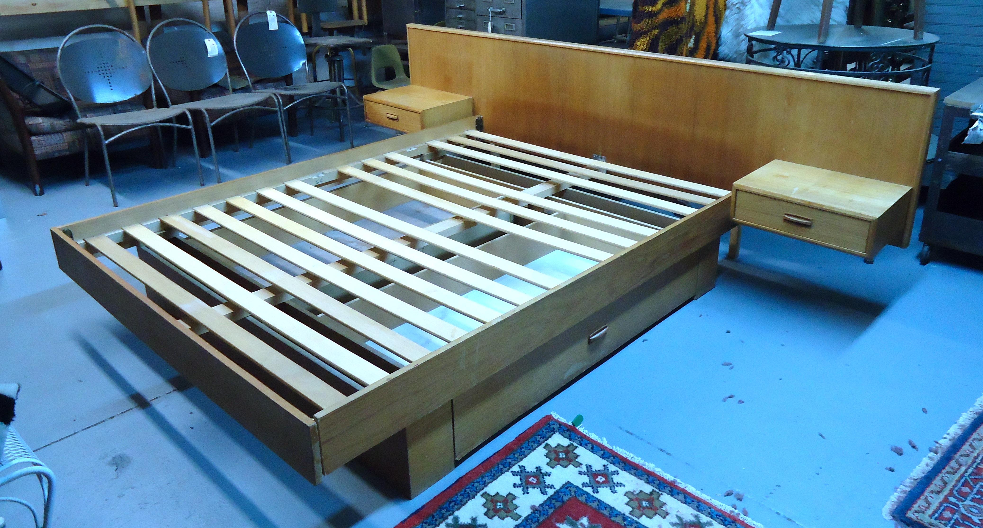 mid century modern queen platform bed