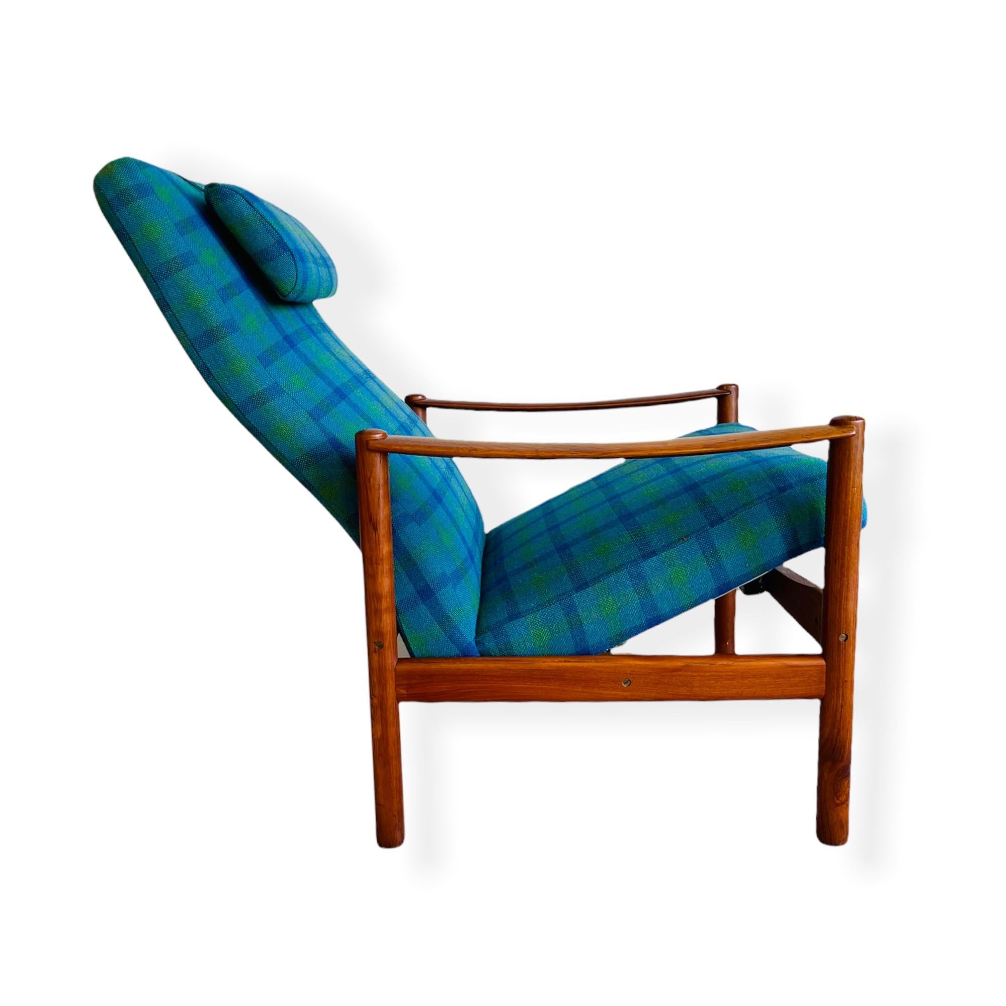 An attractive Mid-Century Modern recliner chair by Westnofa of Sweden. The chair is made of beautiful teak wood and original upholstery that’s in good condition. This chair has a simple lines and will be a great addition to any room or office. The