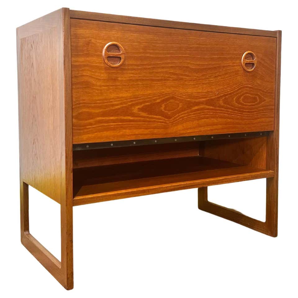 Scandinavian Modern Teak Stereo / Record Cabinet at 1stDibs