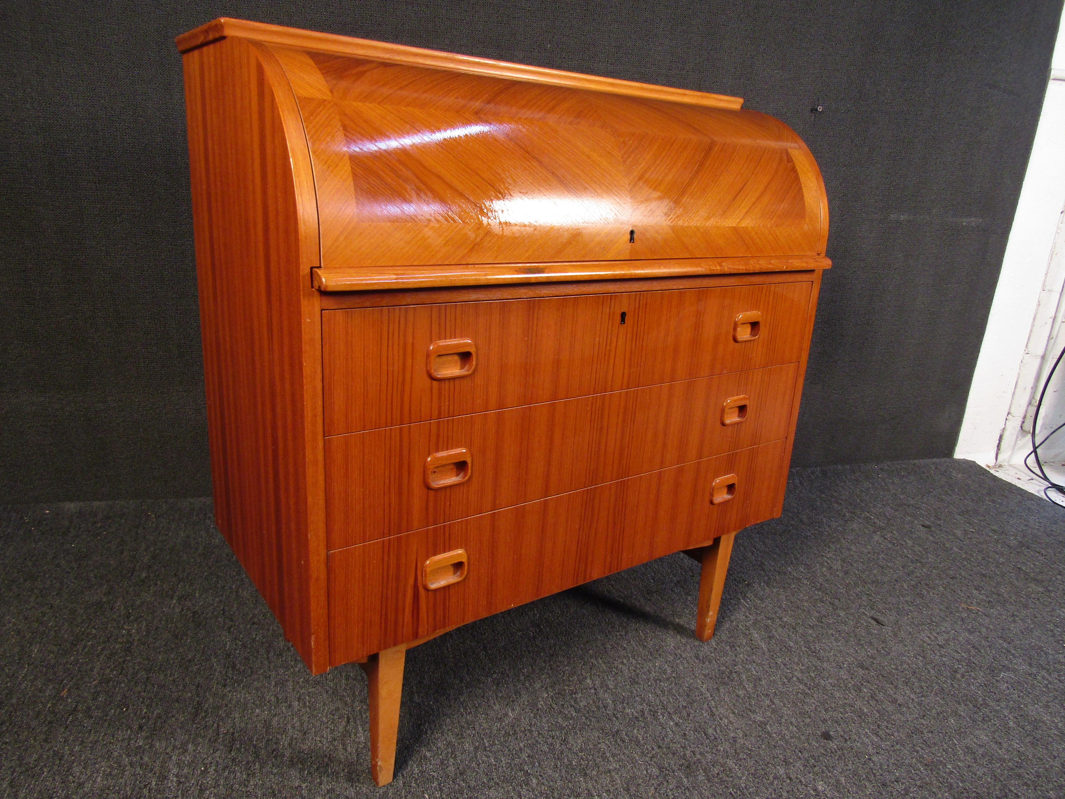 A sturdy mid-century piece that can be used as a desk or dresser, with plenty of storage for organization. Gorgeous teak woodgrain and tapered legs make for a stunning design full of style and functionality. Please confirm item location with seller