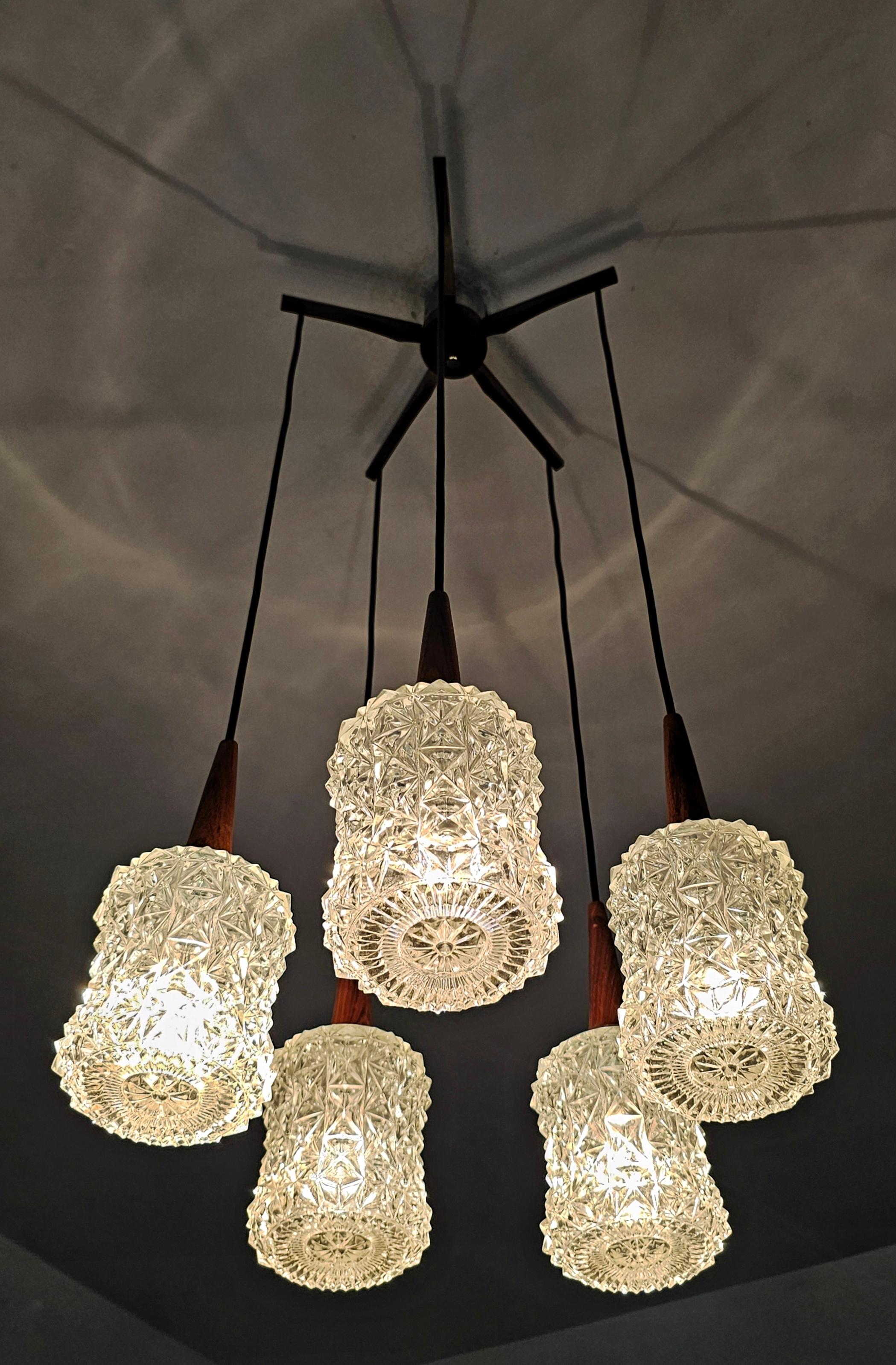 Mid Century Modern Teak, Rosewood and Crystal Spider or Cascade Chandelier In Good Condition For Sale In Beograd, RS