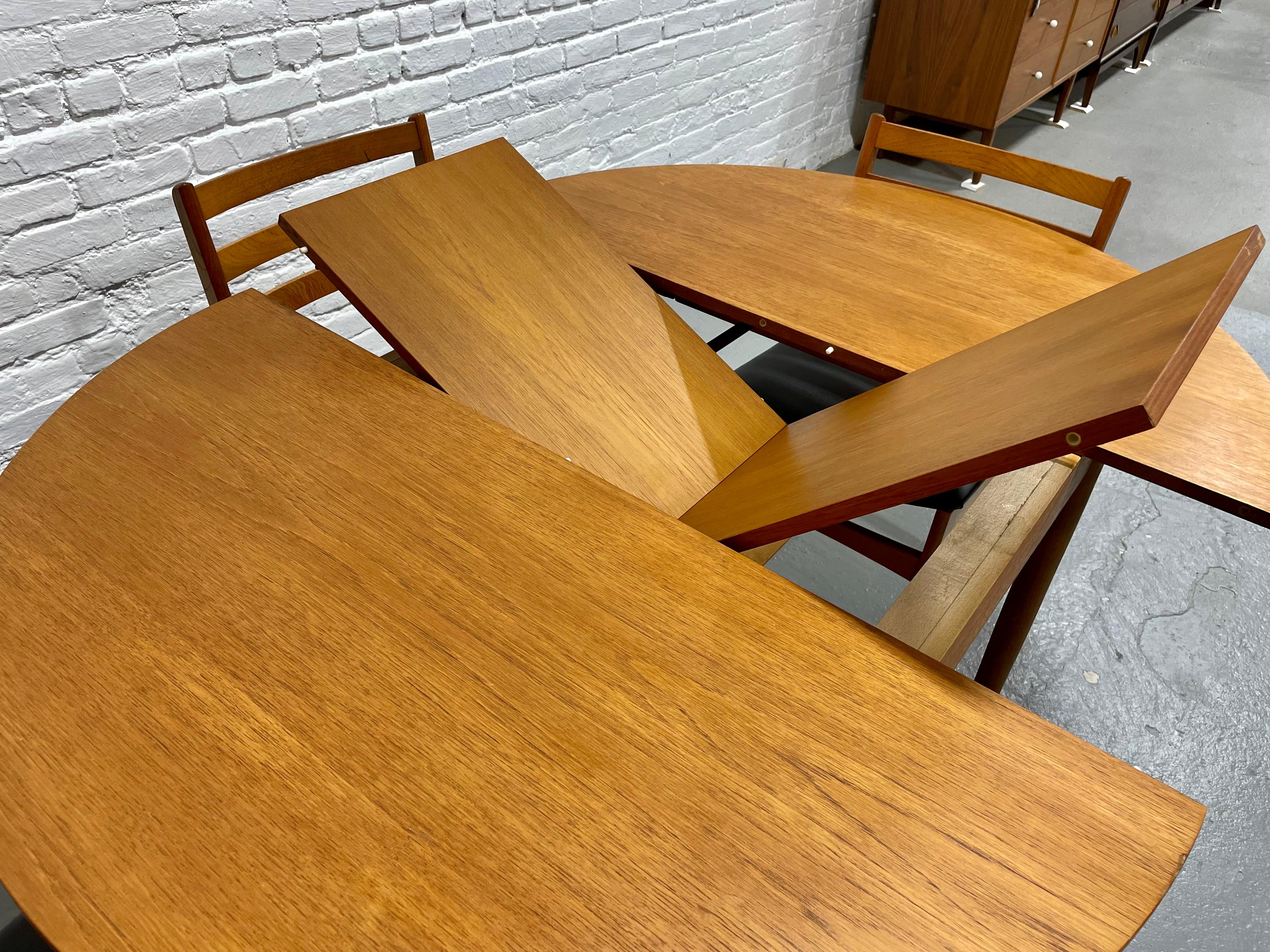 Mid Century MODERN Teak ROUND to OVAL Dining Table, Made in Denmark. c. 1960s 5