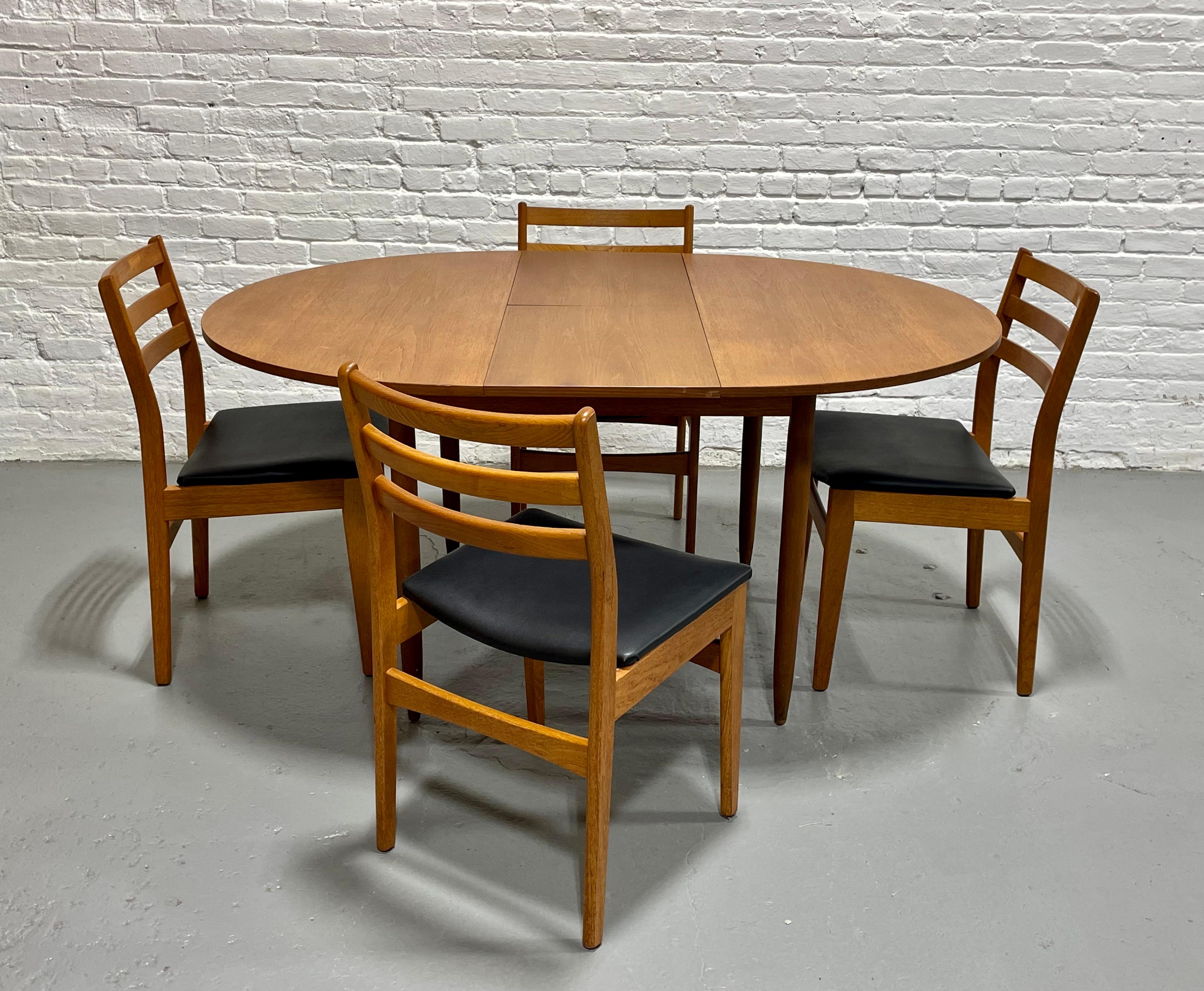 Mid Century MODERN Teak ROUND to OVAL Dining Table, Made in Denmark. c. 1960s In Good Condition In Weehawken, NJ