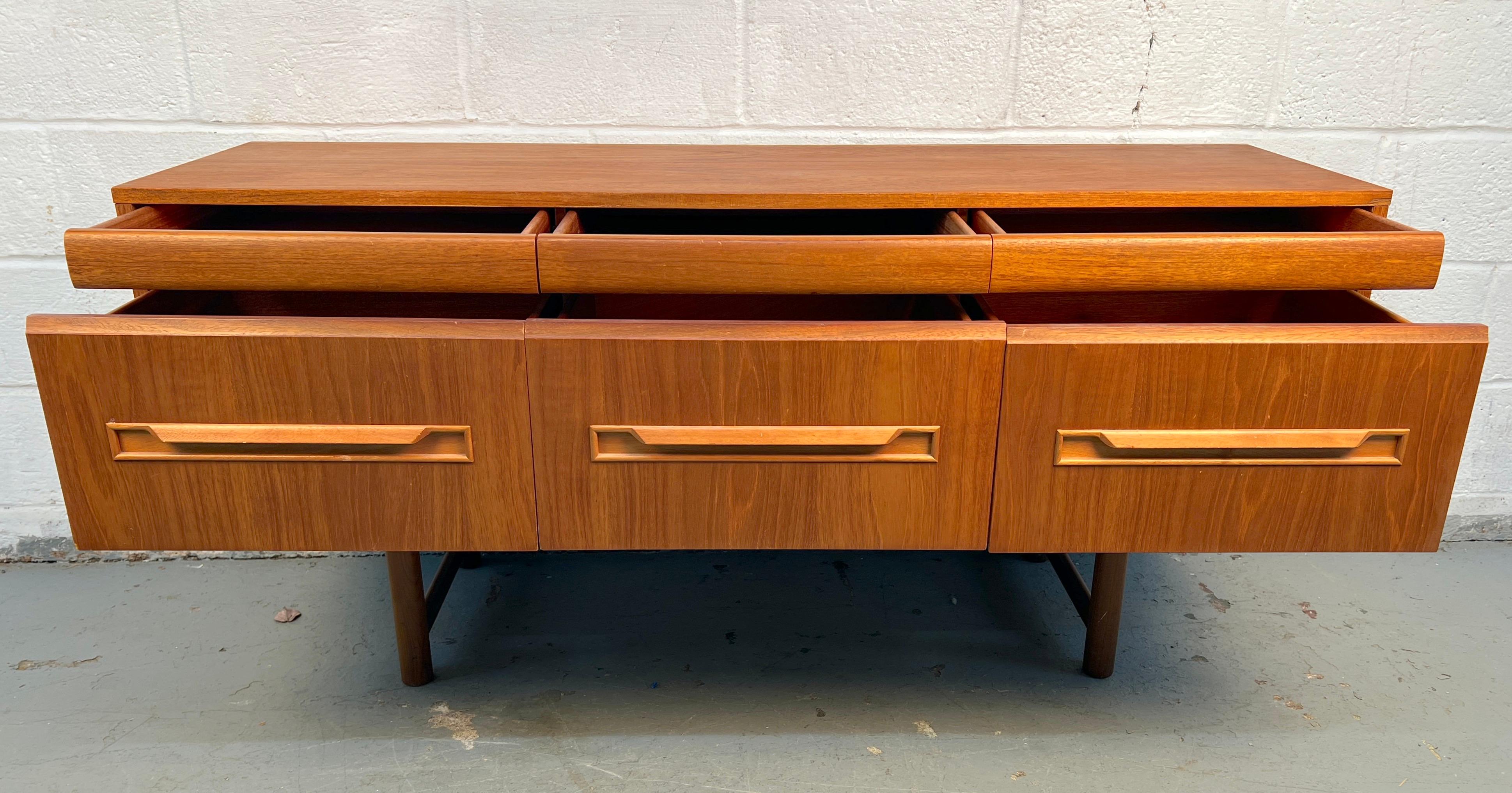 Server in teak moderno di metà secolo di Elliotts of Newbury in vendita 3