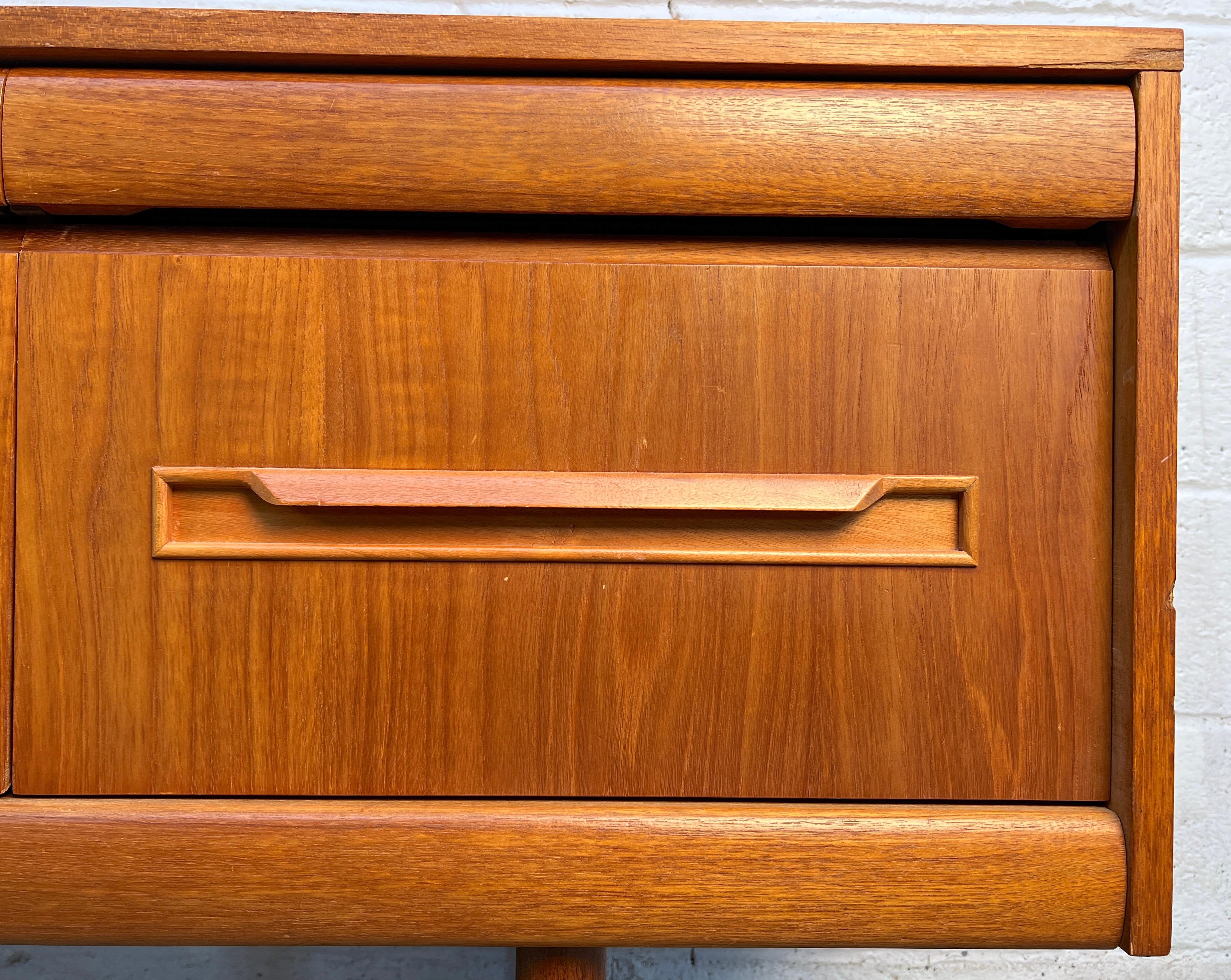 Server in teak moderno di metà secolo di Elliotts of Newbury in vendita 6