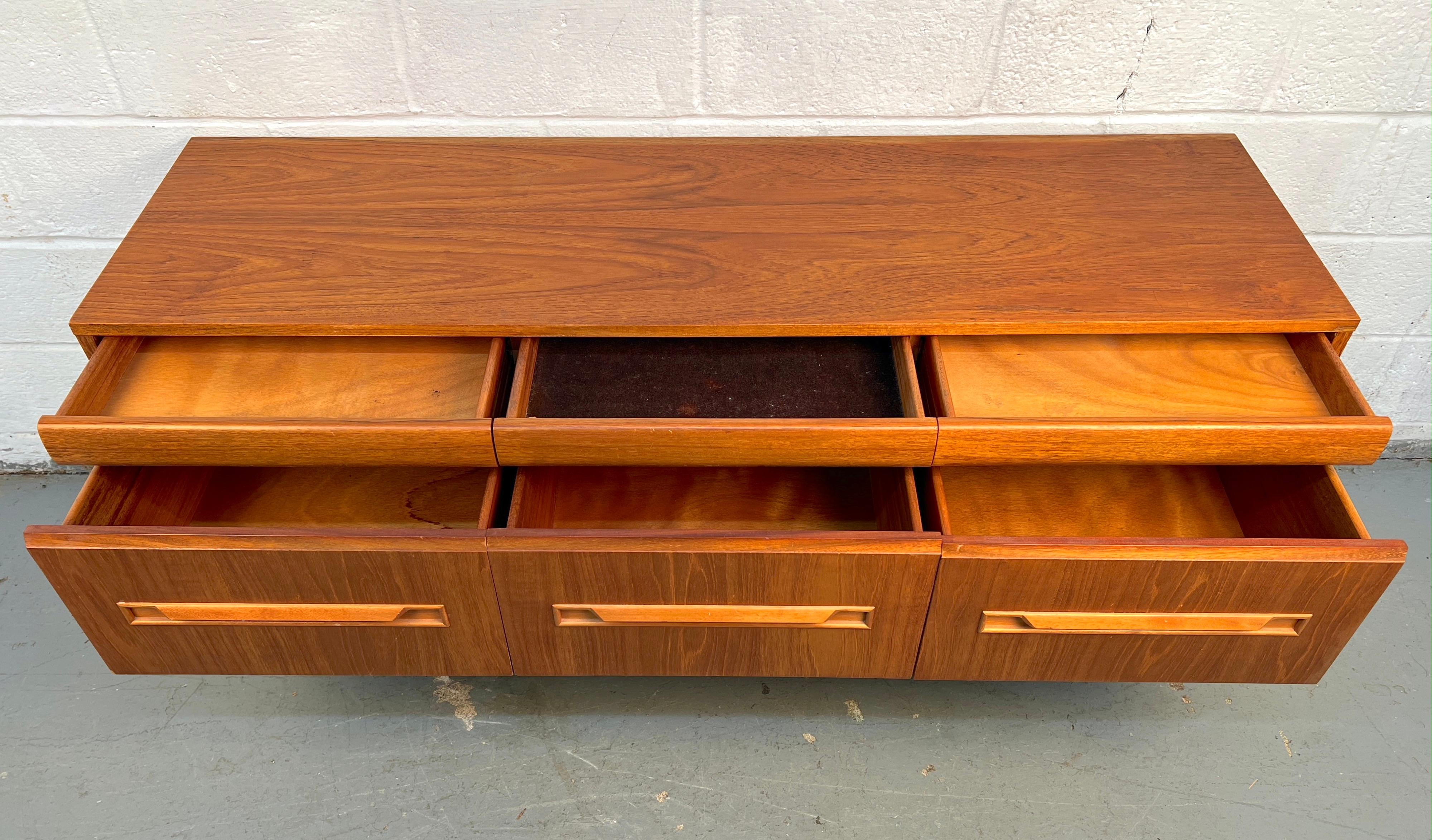 Server in teak moderno di metà secolo di Elliotts of Newbury in vendita 2