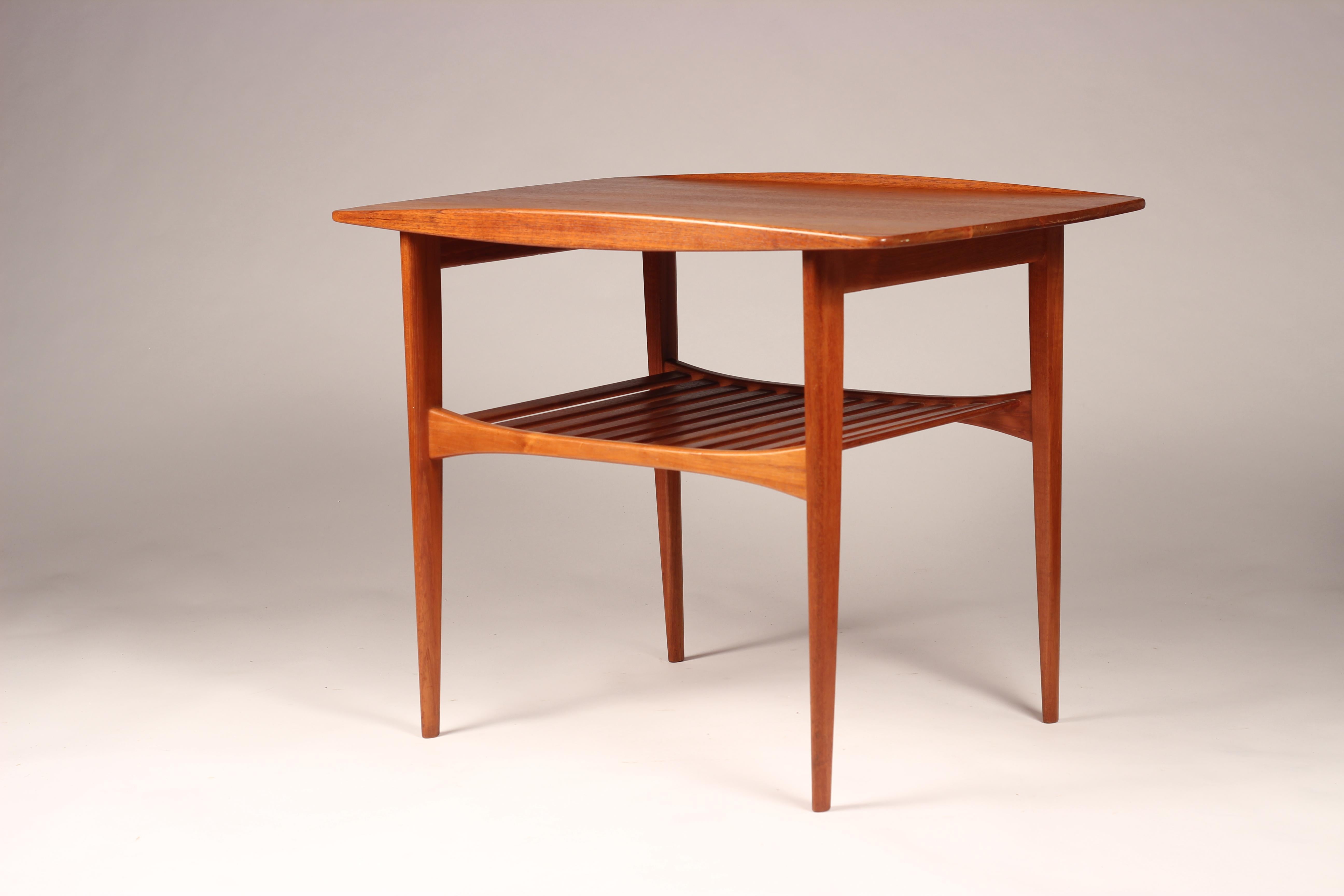 Scandinavian Modern Teak Side Table by Tove and Edvard Kindt-Larsen For Sale 1