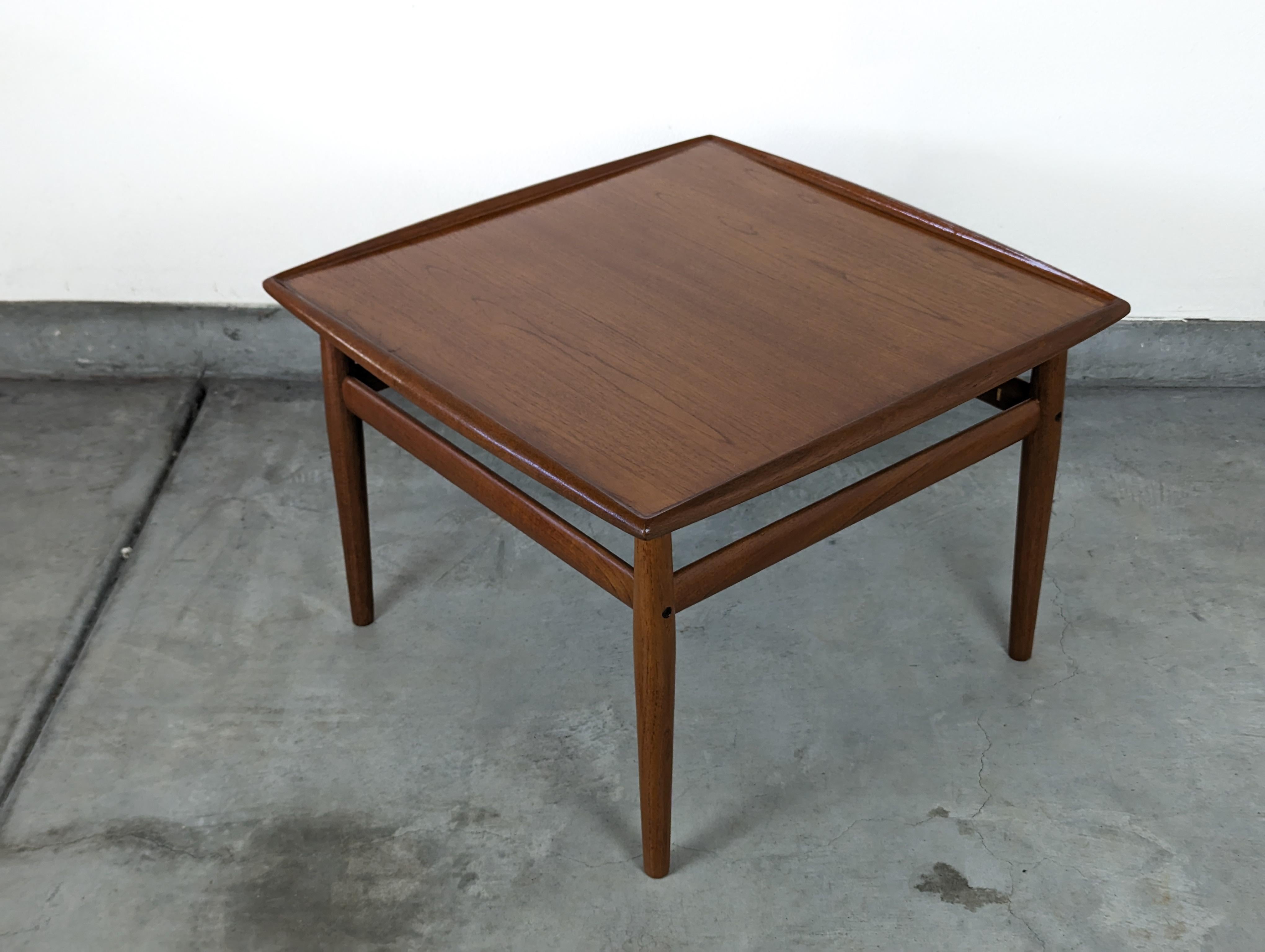 Mid Century Modern Teak Side Table Designed by Grete Jalk for Glostrup, c1960s For Sale 3