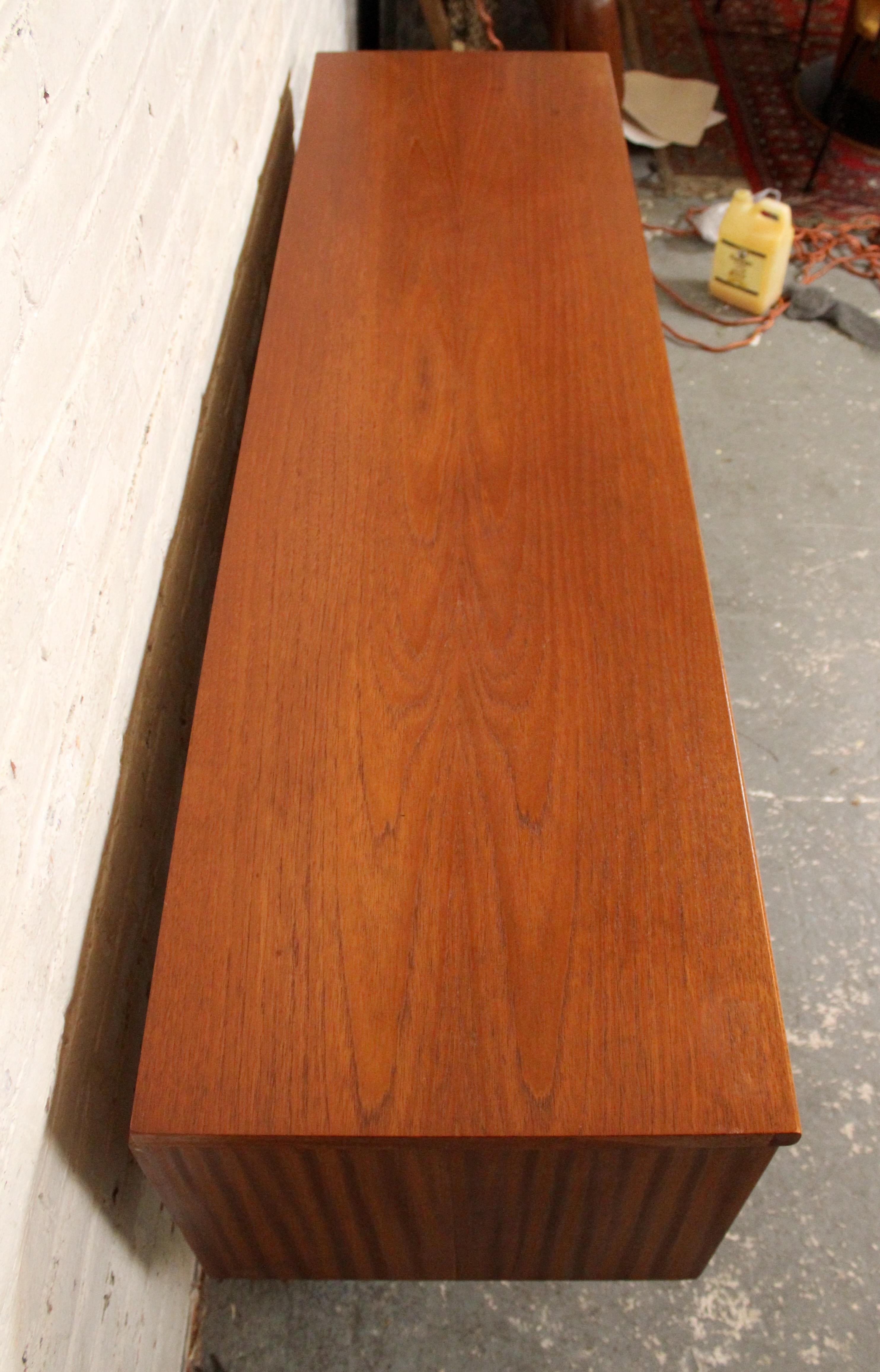 Mid-Century Modern Teak Sideboard by Austinsuite In Good Condition For Sale In Brooklyn, NY