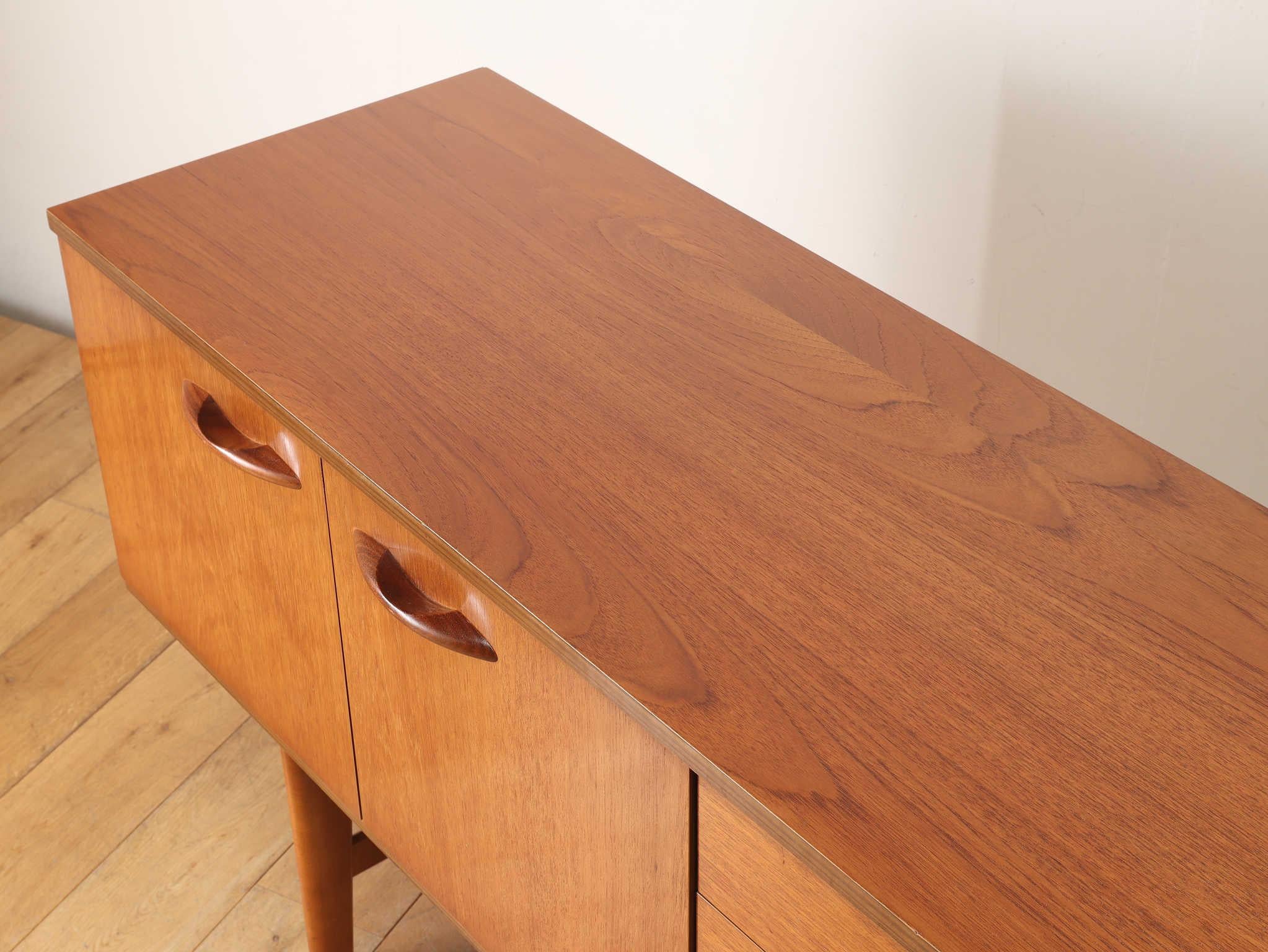 Mid Century Modern Teak Sideboard By Avalon UK In Good Condition In Shibuya-ku, 13