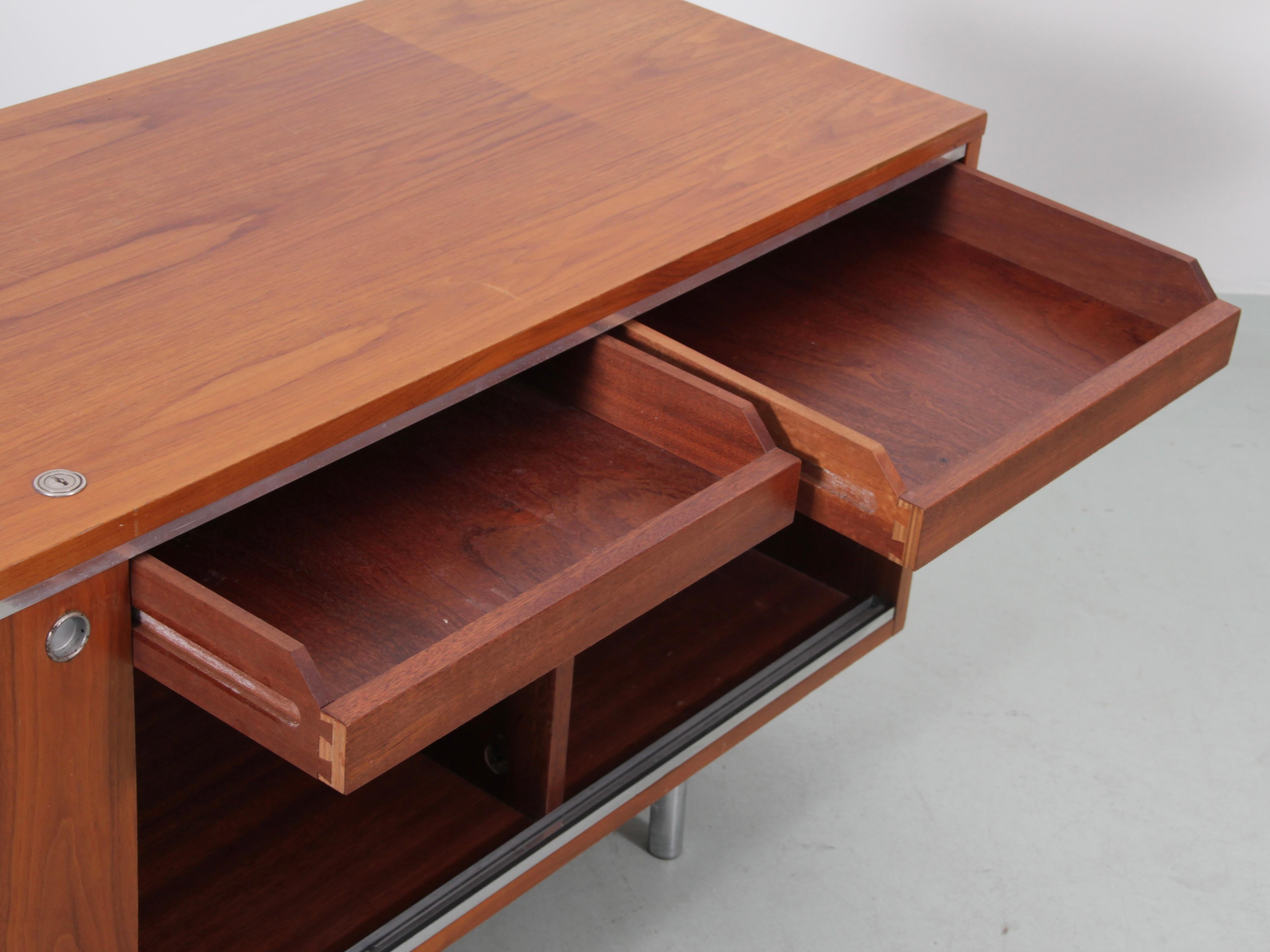 Credenza in teak della modernità di metà secolo di George Nelson per Herman Miller in vendita 8