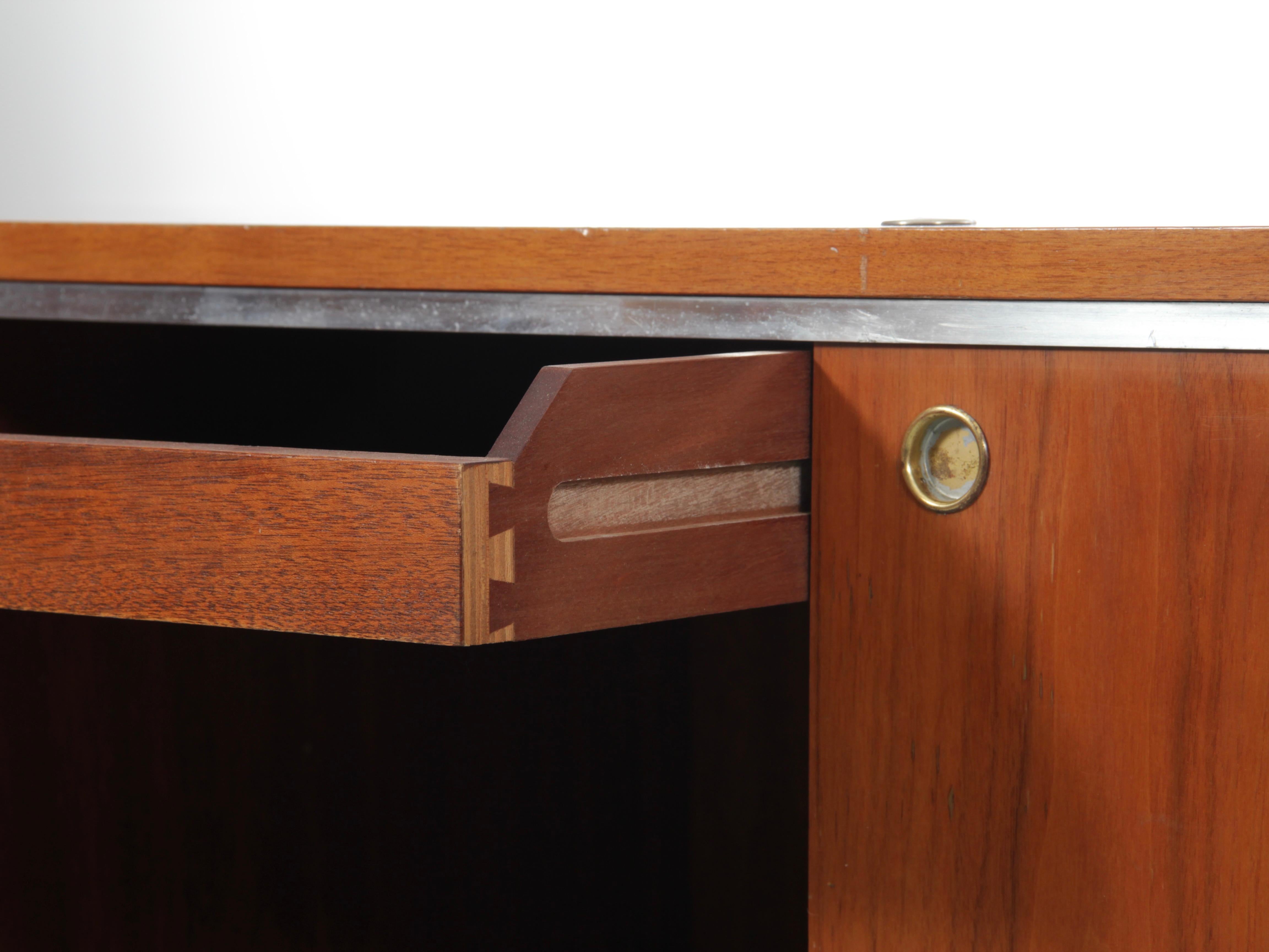 XX secolo Credenza in teak della modernità di metà secolo di George Nelson per Herman Miller in vendita