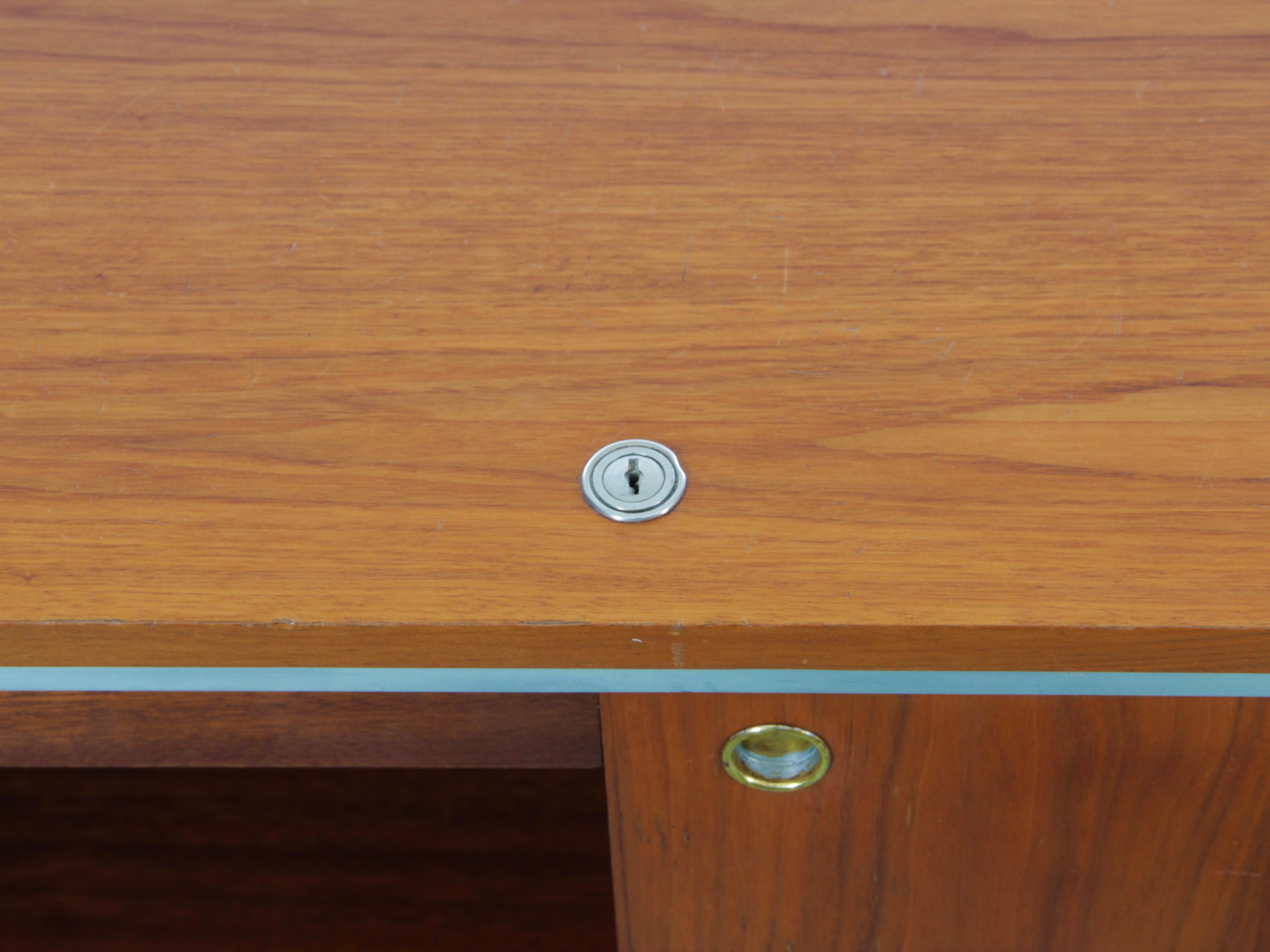 Acciaio Credenza in teak della modernità di metà secolo di George Nelson per Herman Miller in vendita