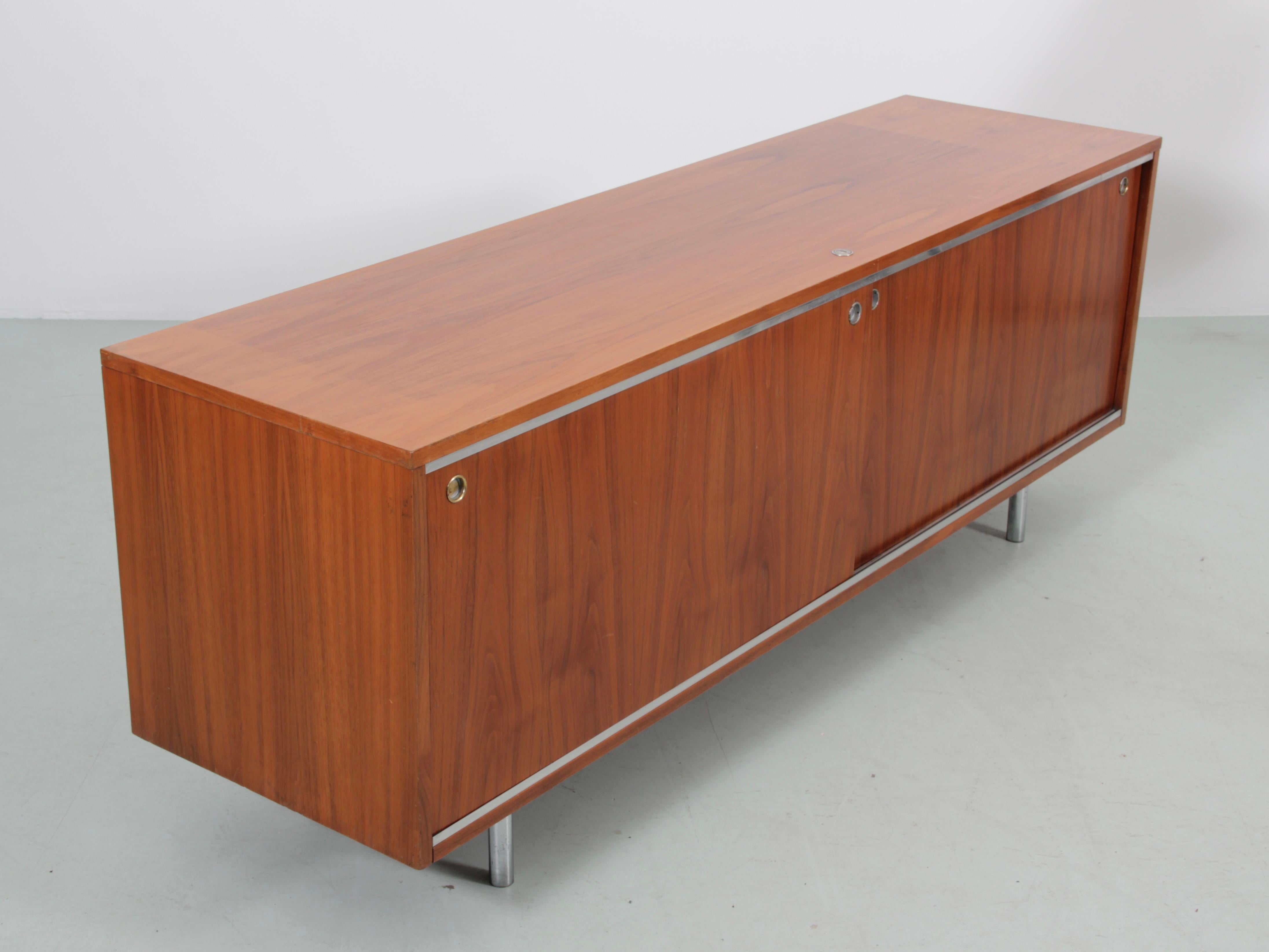 Credenza in teak della modernità di metà secolo di George Nelson per Herman Miller in vendita 1