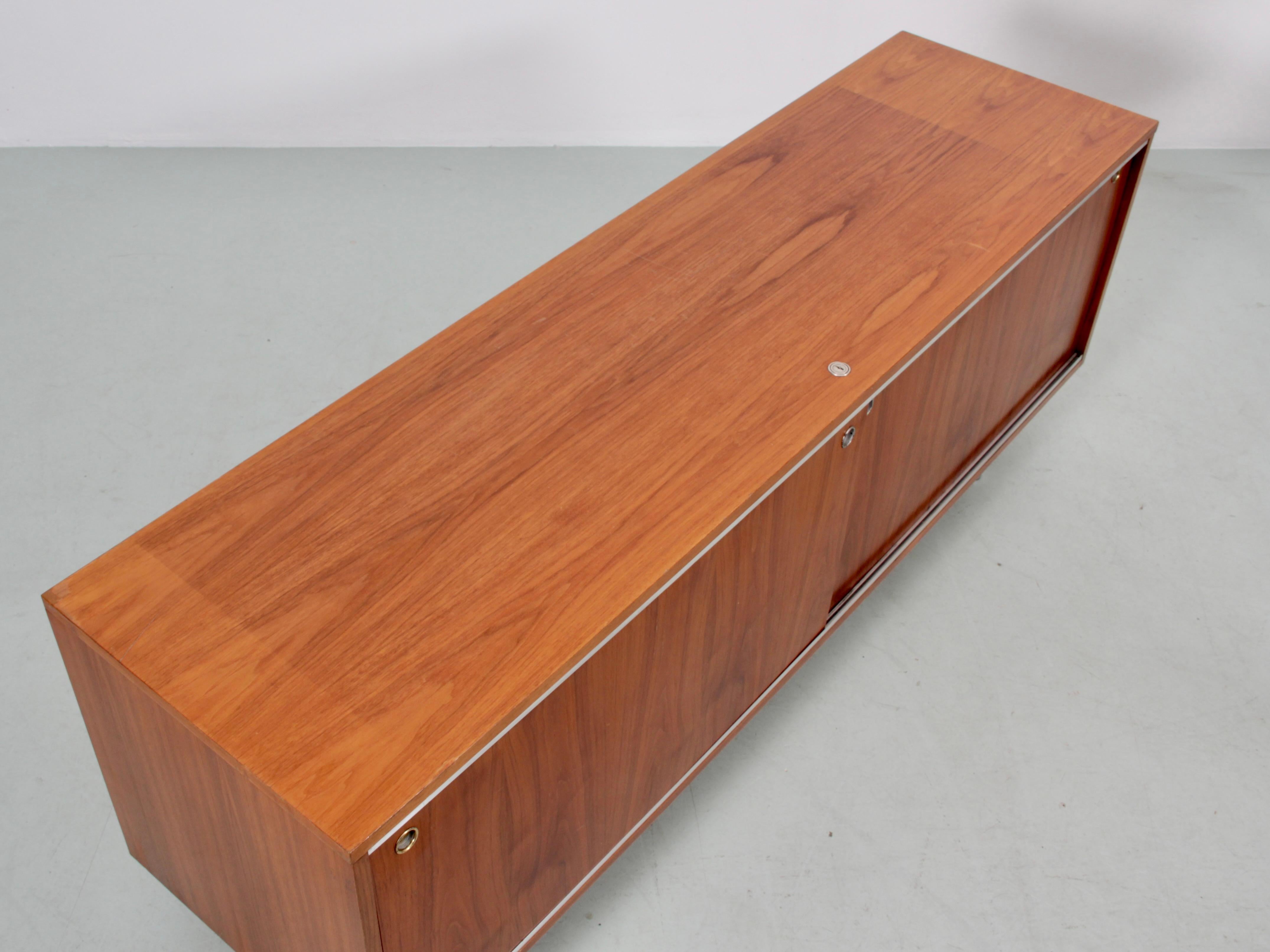 Credenza in teak della modernità di metà secolo di George Nelson per Herman Miller in vendita 2