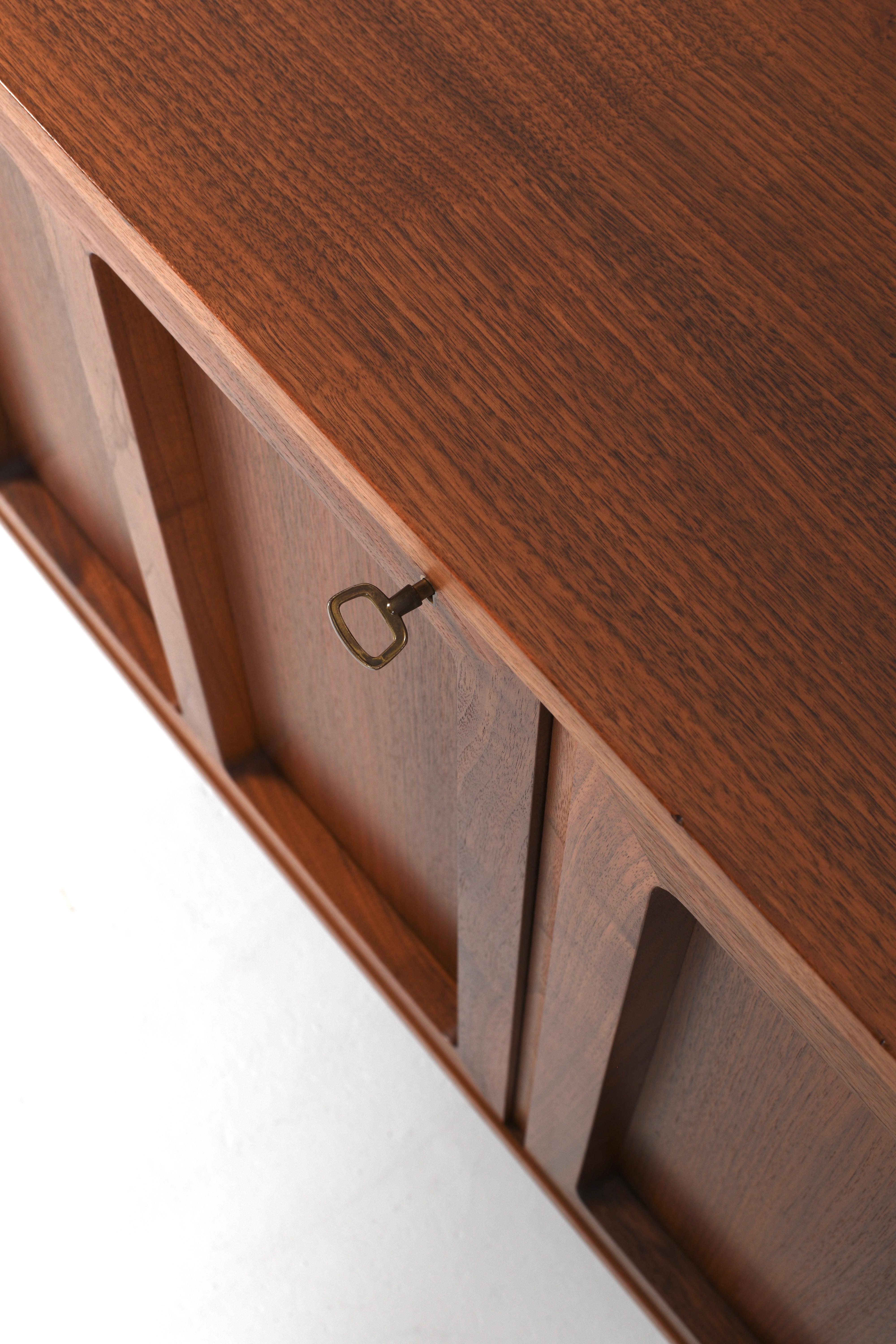 Mid Century Modernes Teakholz-Sideboard von Karl-Erik Ekselius für JOC, Schweden, 1960er Jahre (Schwedisch) im Angebot