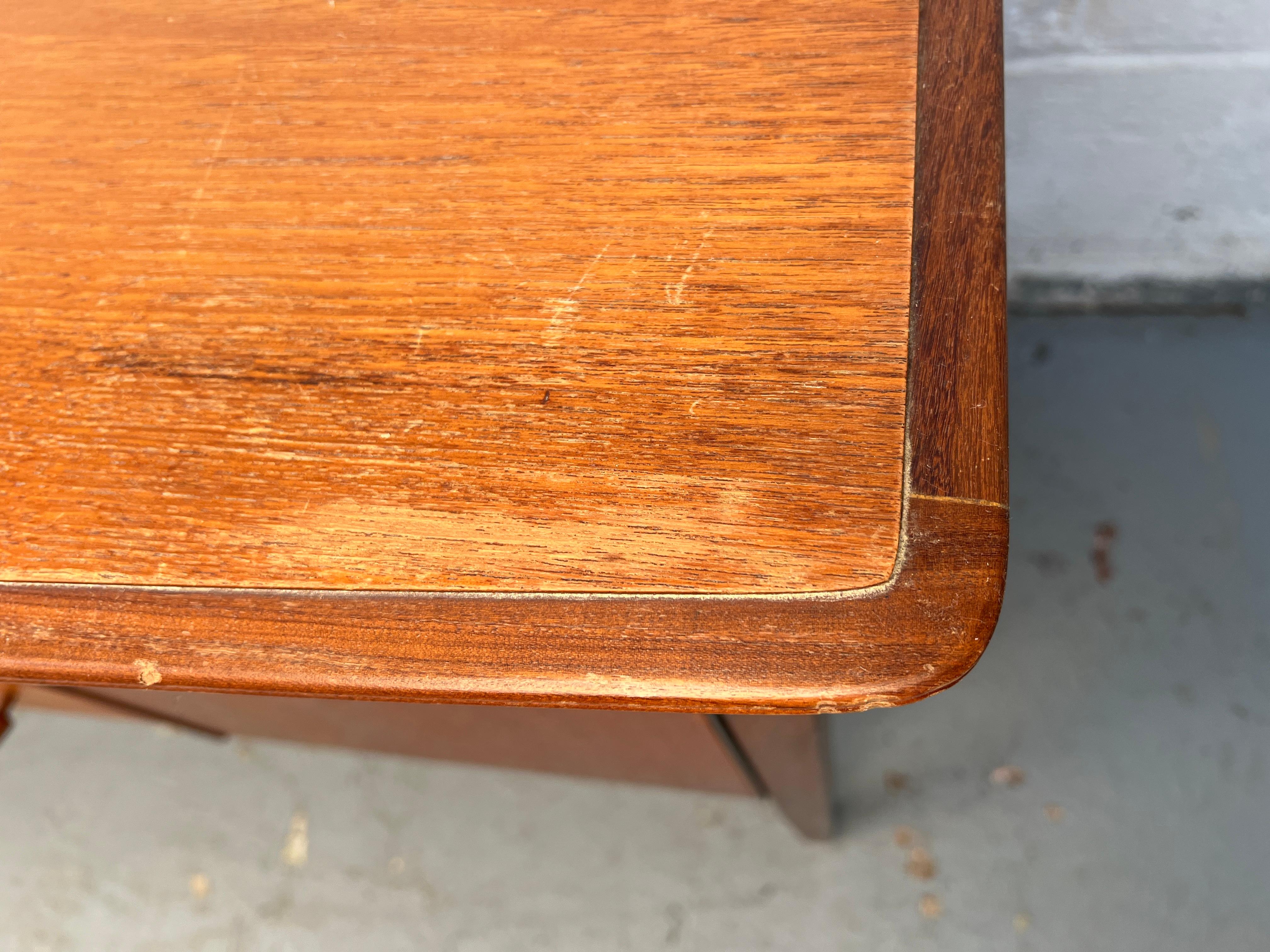 Credenza in teak moderna di metà secolo di Robson & Sons in vendita 5
