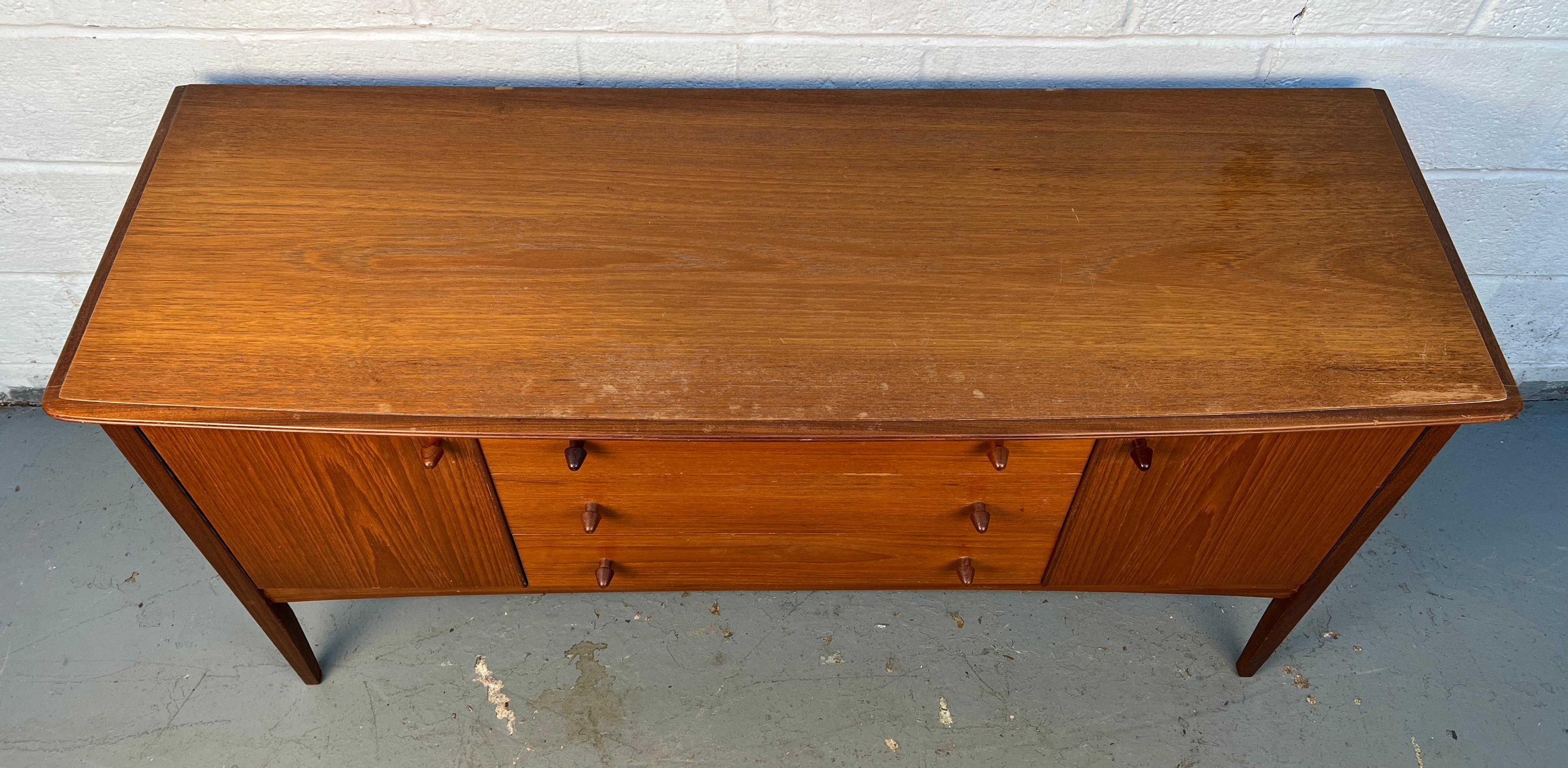 Inglese Credenza in teak moderna di metà secolo di Robson & Sons in vendita