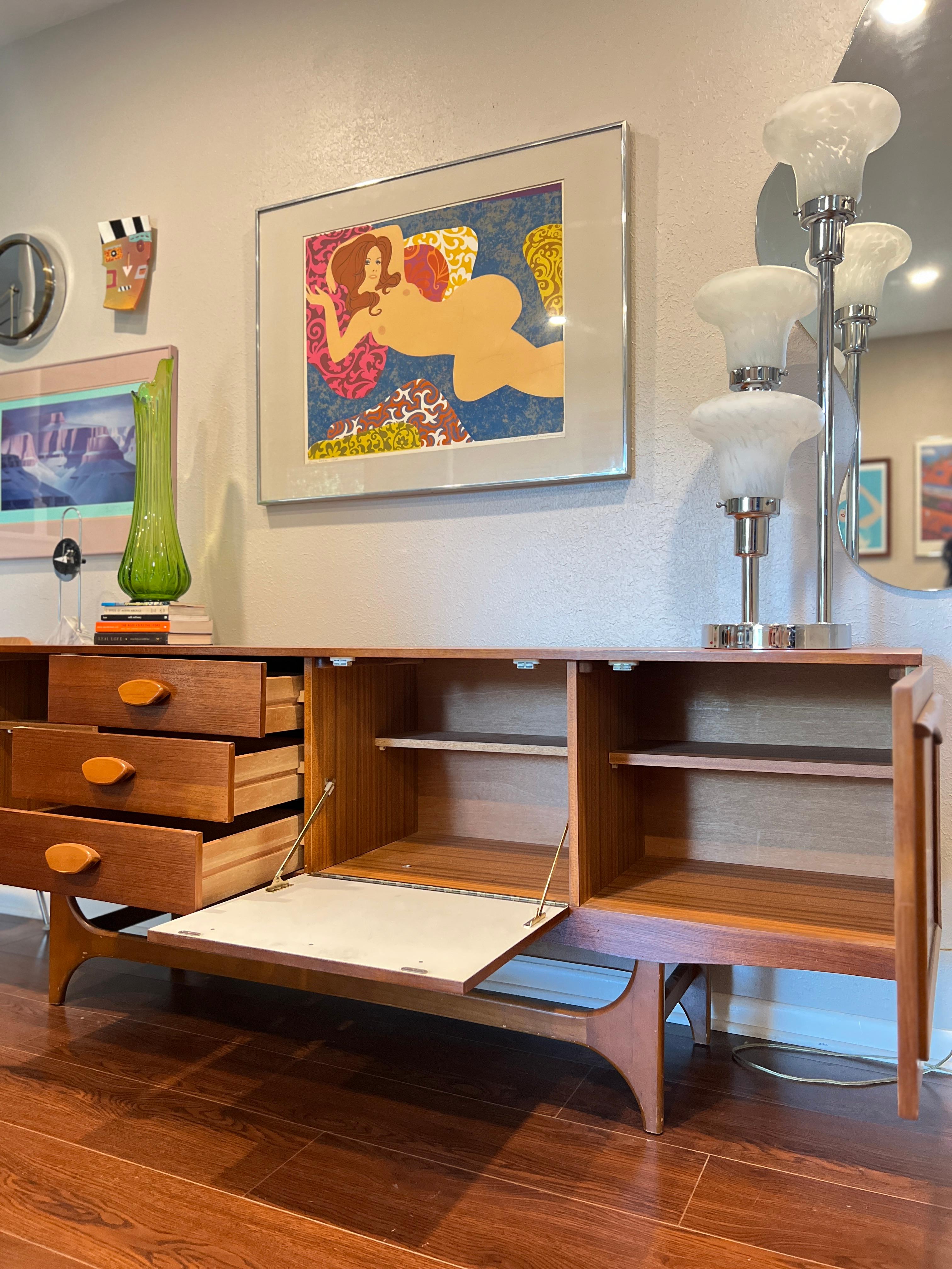 Mid century modern teak sideboard by Stonehill's Stateroom range, circa 1960s In Good Condition In Houston, TX