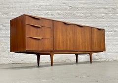 Credenza in teak moderna del Medioevo di Tom Robertson per H. H. McIntosh, Scozia