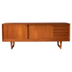 Credenza credenza in teak moderna del Medioevo di Kurt Østervig per KP Møbler