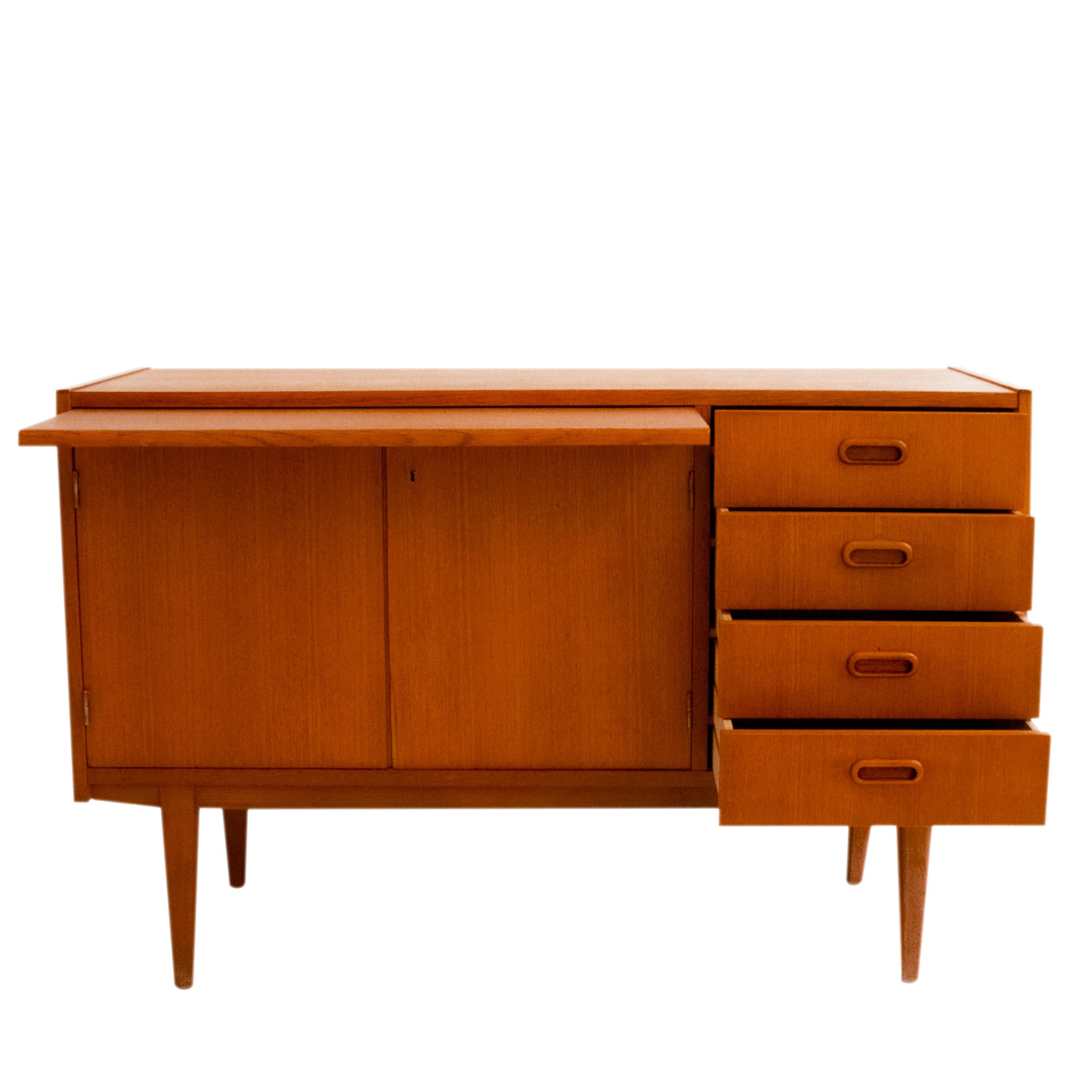 Danish sideboard made of teak wood. It is made up of a 4-drawer module, a two-door module with storage space with a height-adjustable shelf and a removable upper tray.