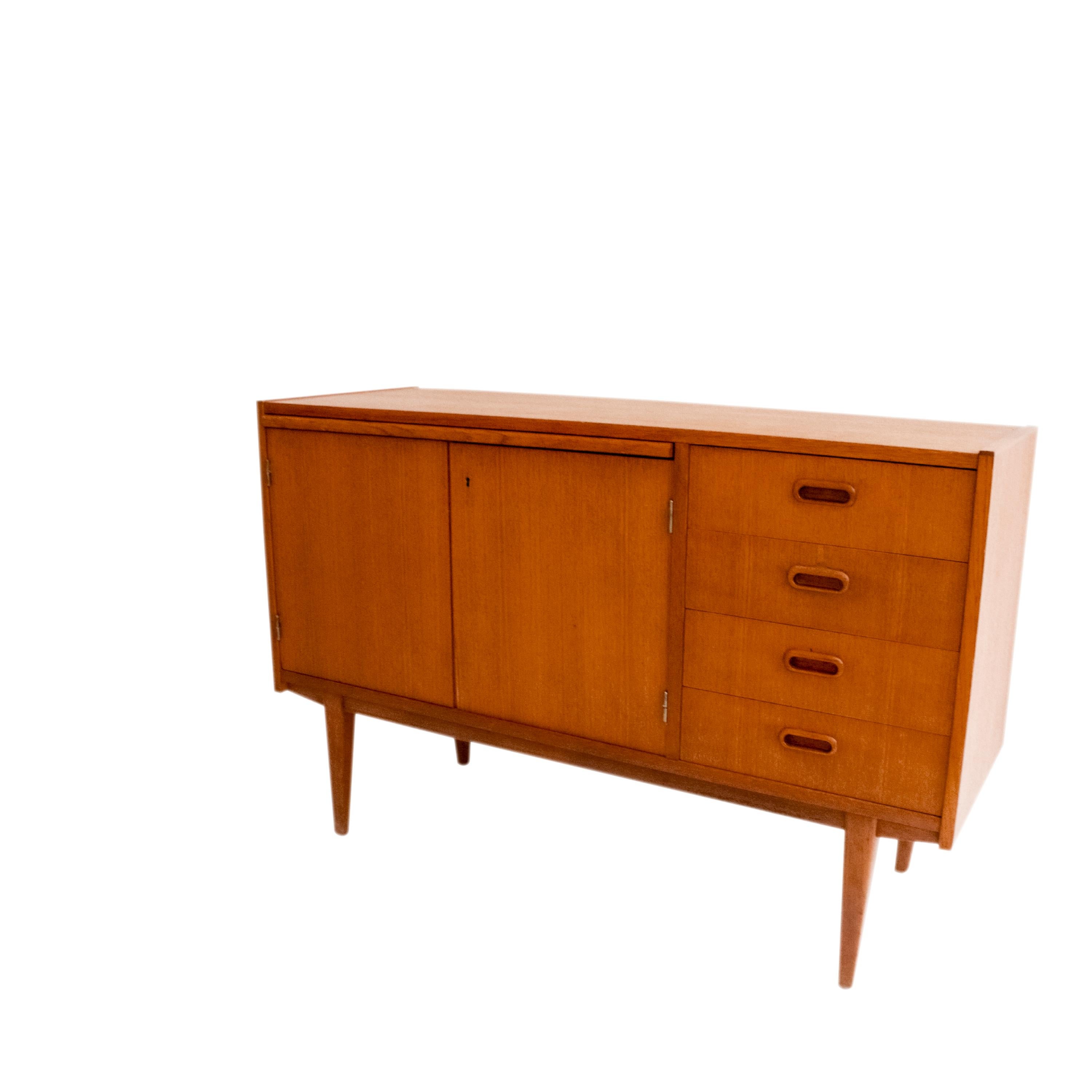 Mid-Century Modern Teak Sideboard, Denmark, 1960 In Good Condition For Sale In Madrid, ES