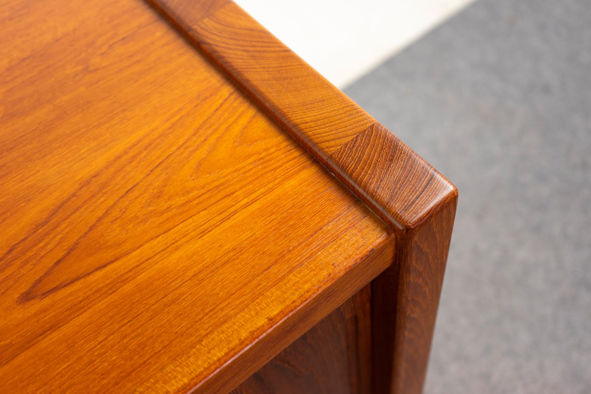 Mid-Century Modern Teak Sideboard For Sale 2