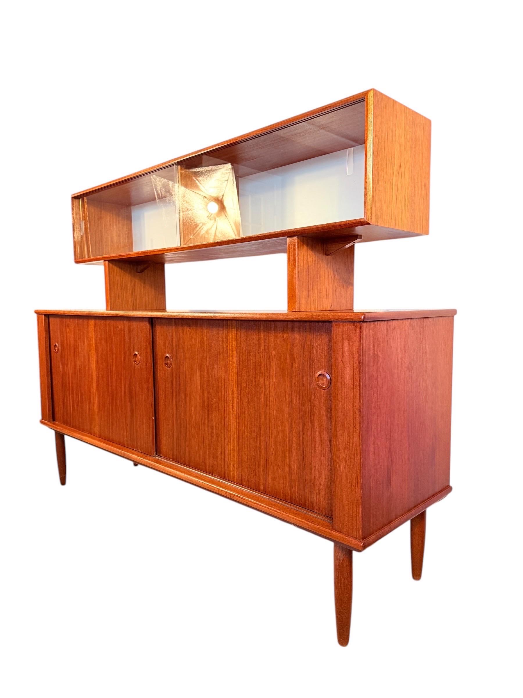 Mid-Century Modern Teak Sideboard + Hutch by R. Huber – 1960s In Good Condition For Sale In Brooklyn, NY