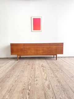 Buffet en teck moderne du milieu du siècle Model No 66 par Ib Kofod-Larsen, Faarup, Danemark