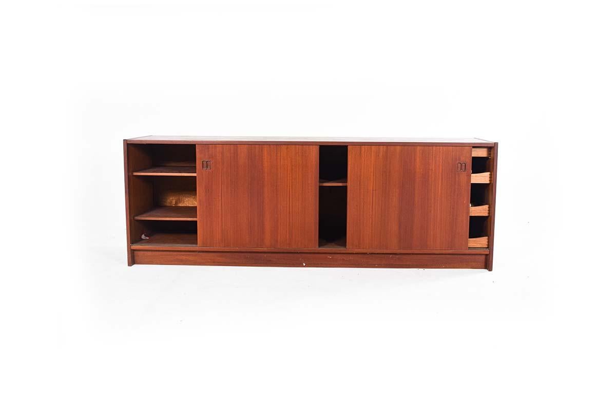 Mid-Century Modern Teak Sideboard with Four Sliding Doors In Good Condition For Sale In Lisboa, Lisboa