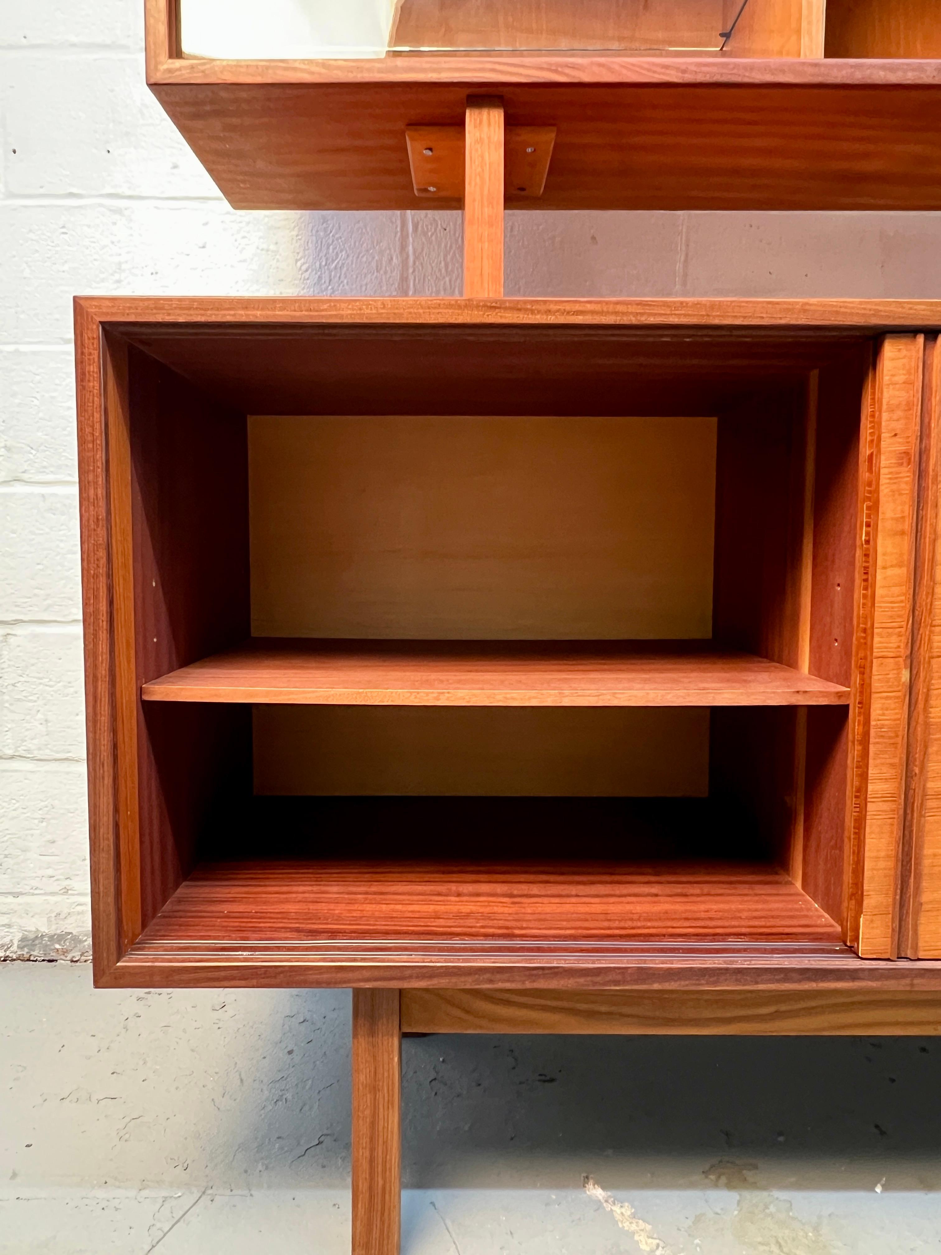 Credenza in teak moderna di metà secolo con topper di R.S. Associates in vendita 6