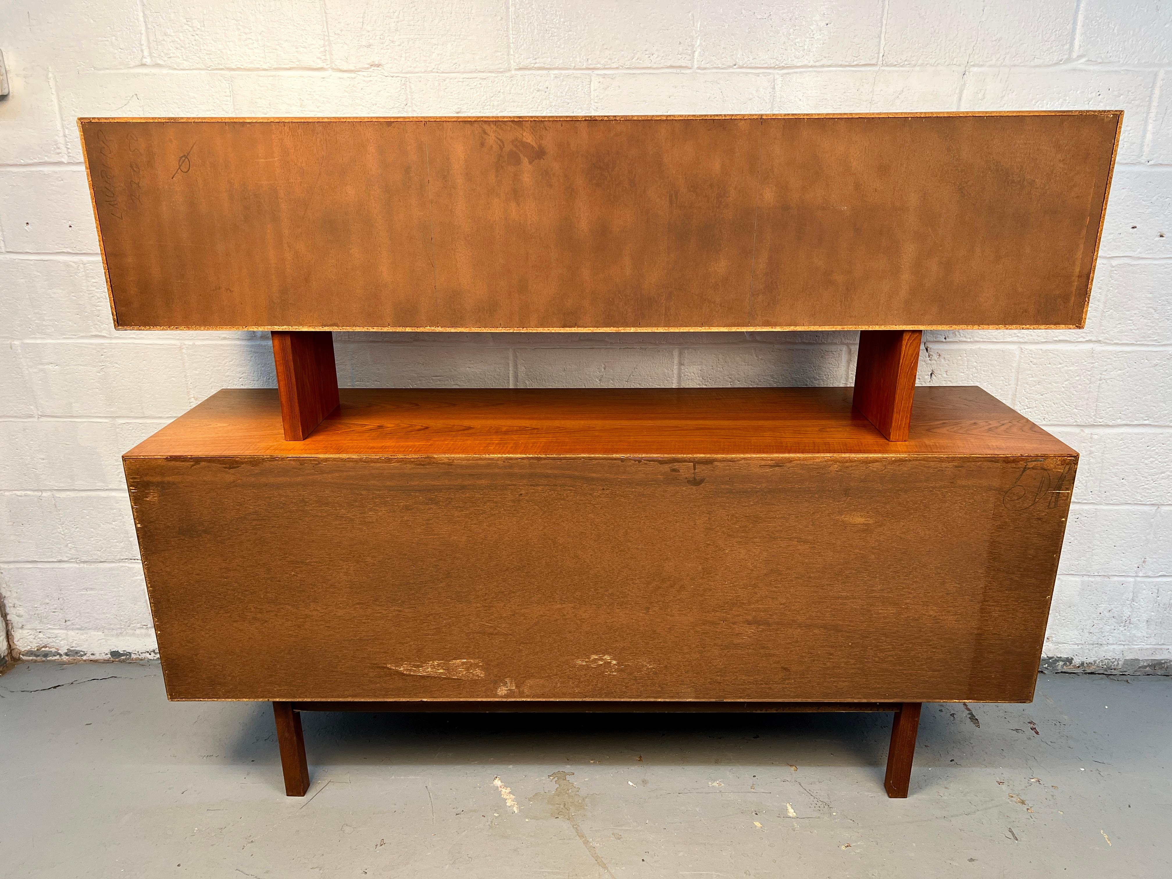 Credenza in teak moderna di metà secolo con topper di R.S. Associates in vendita 7