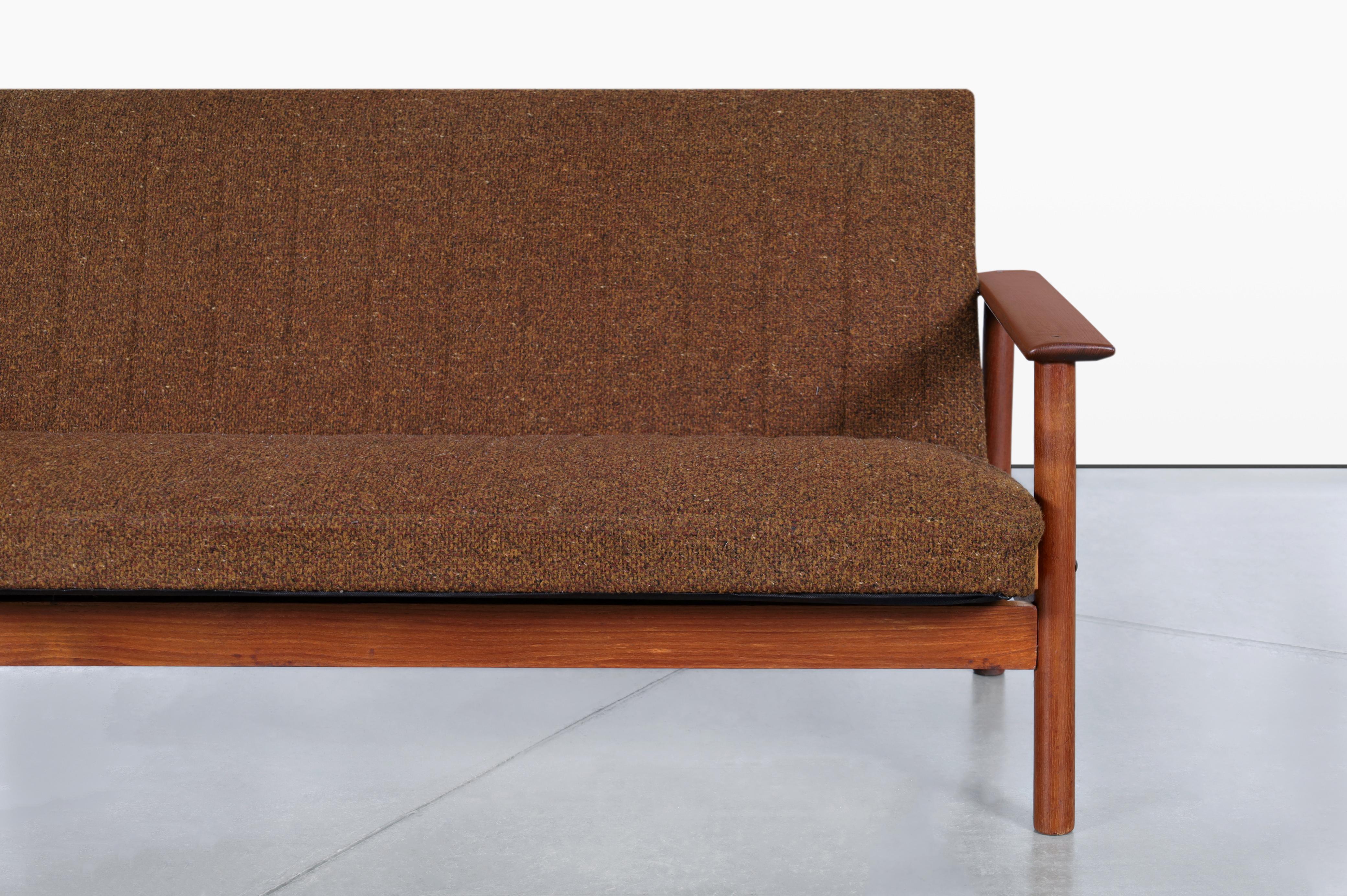 Danese Divano in teak moderno di metà secolo in vendita