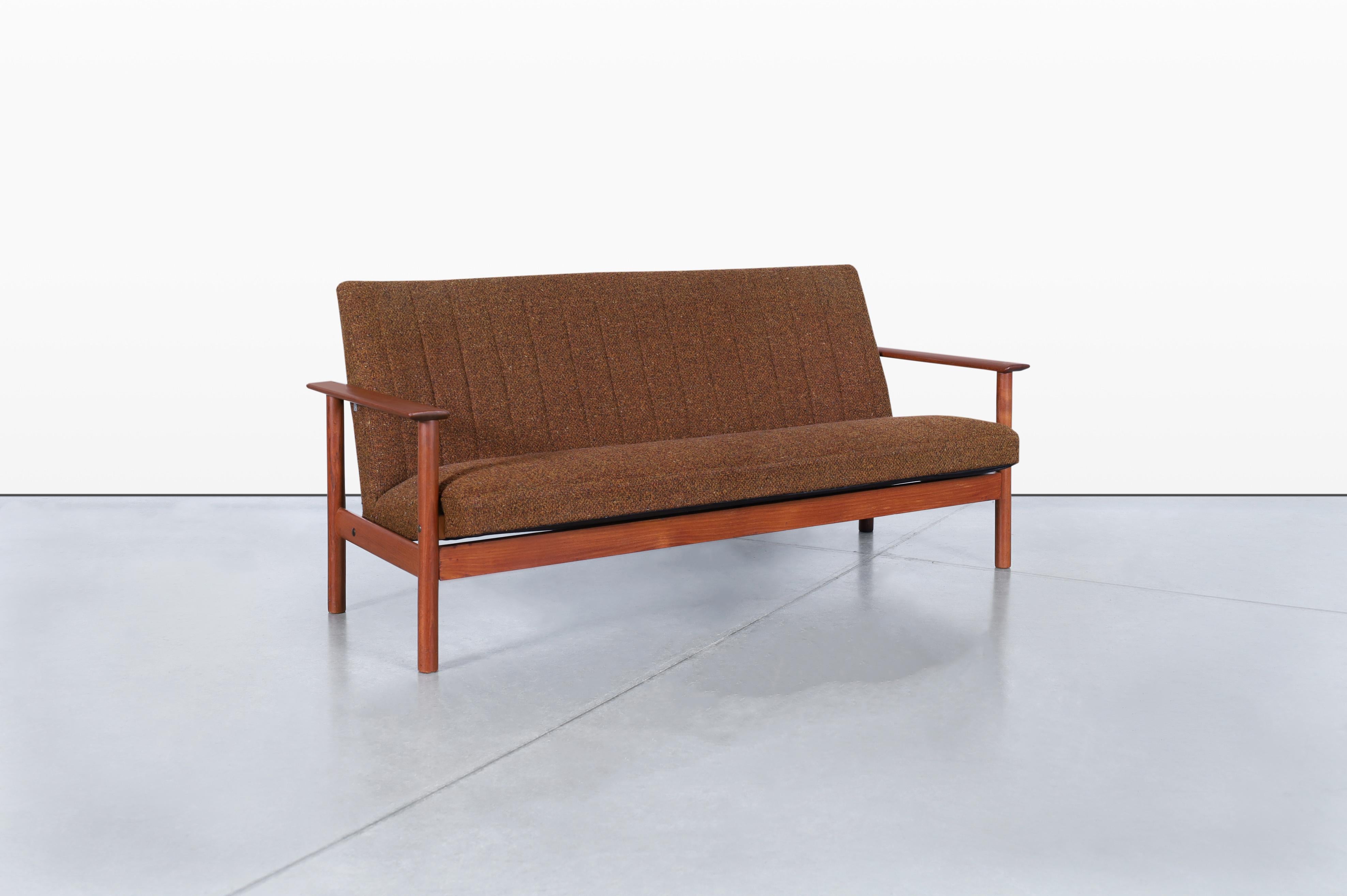 Divano in teak moderno di metà secolo In condizioni buone in vendita a North Hollywood, CA