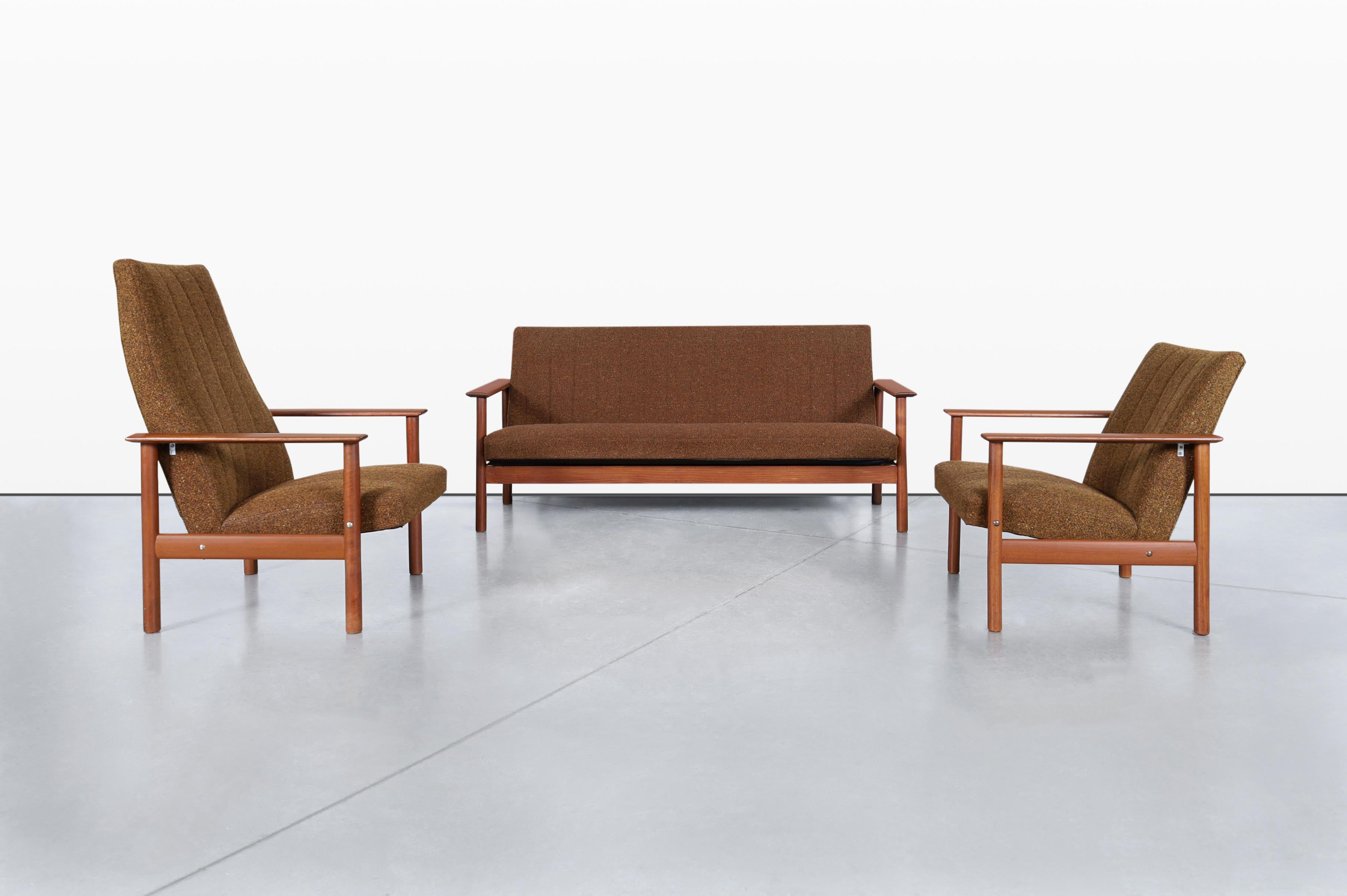 Divano in teak moderno di metà secolo in vendita 1