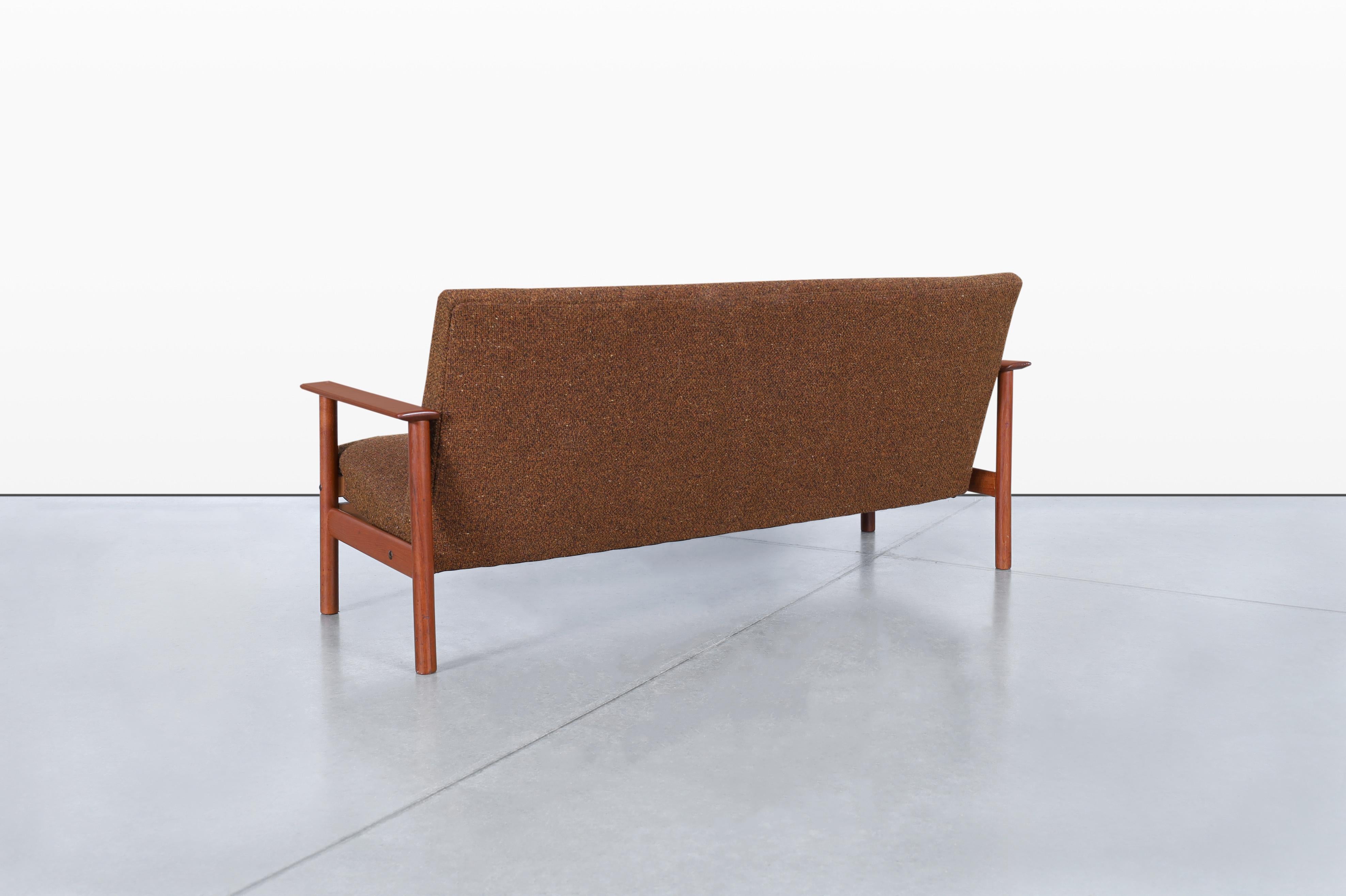 Divano in teak moderno di metà secolo in vendita 2