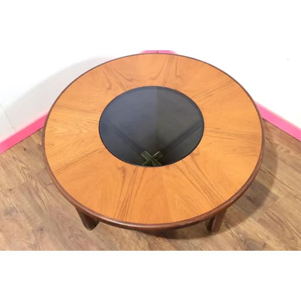 Mid Century Modern Teak Sunburst Coffee Table by Mcintosh In Good Condition For Sale In Los Angeles, CA