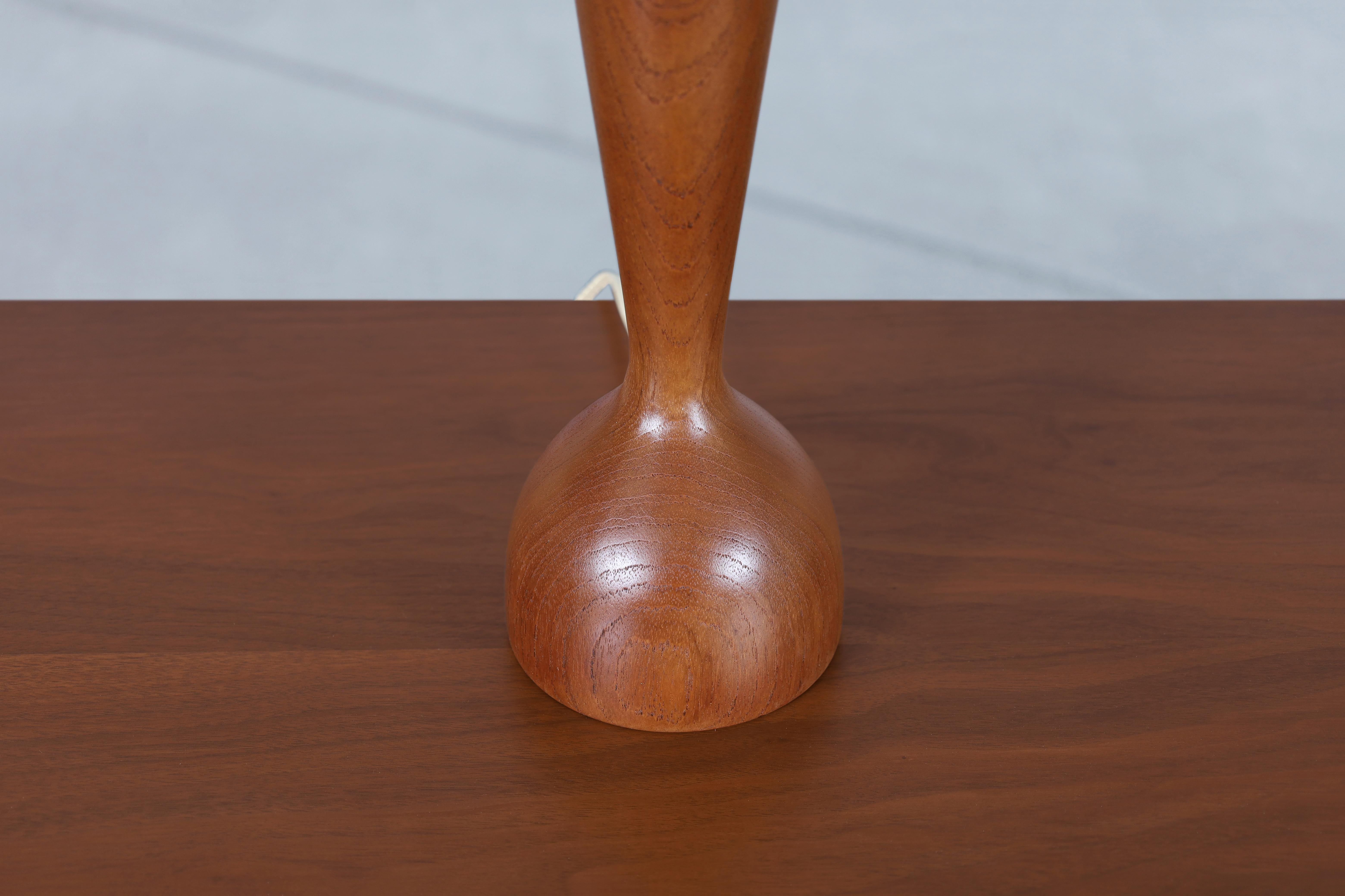 Moderne Teakholz-Tischlampen von ESA aus der Jahrhundertmitte (Messing) im Angebot