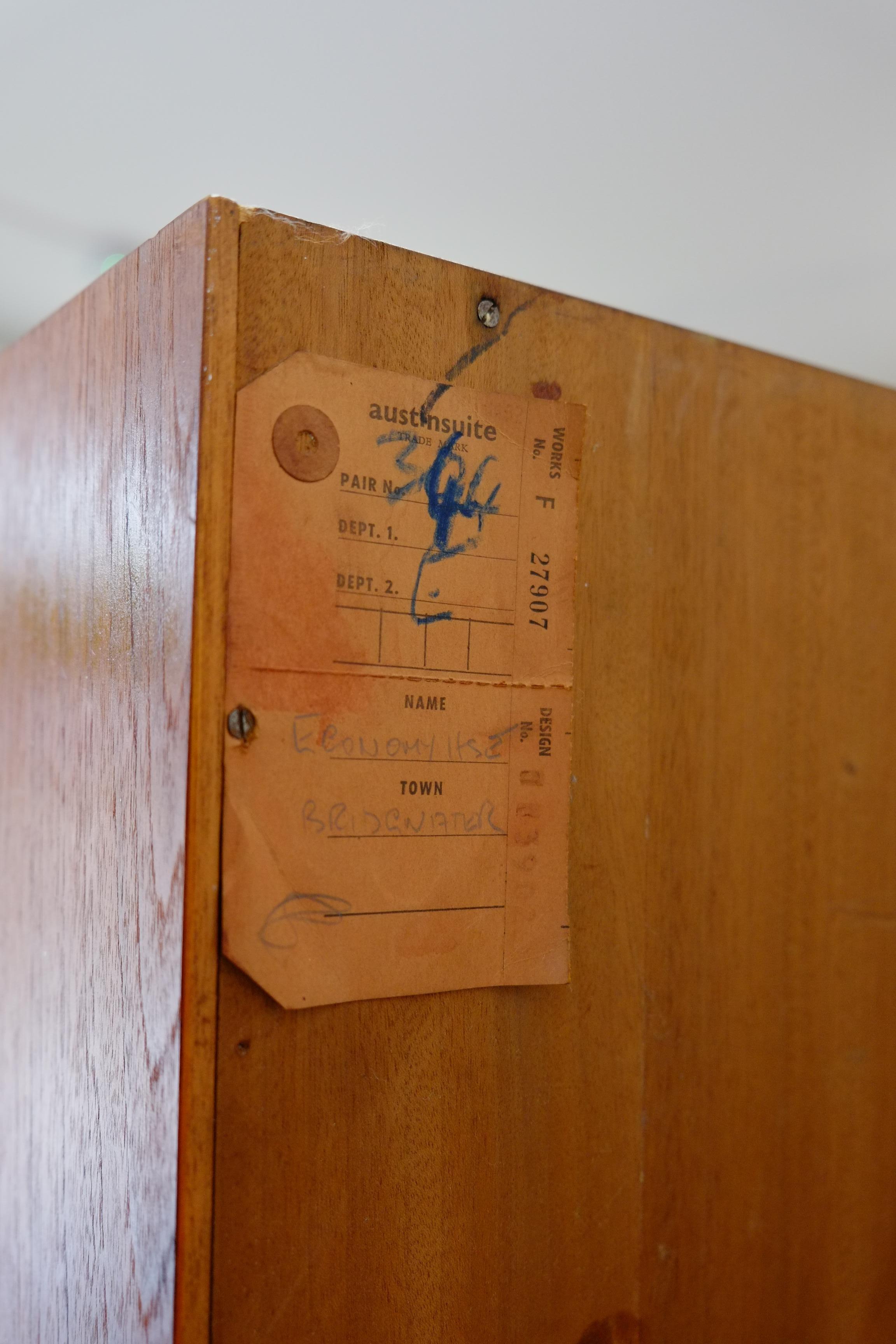 Armario de caballero con puerta de persiana de teca moderno de mediados de siglo / 1960 Inglaterra en venta 5